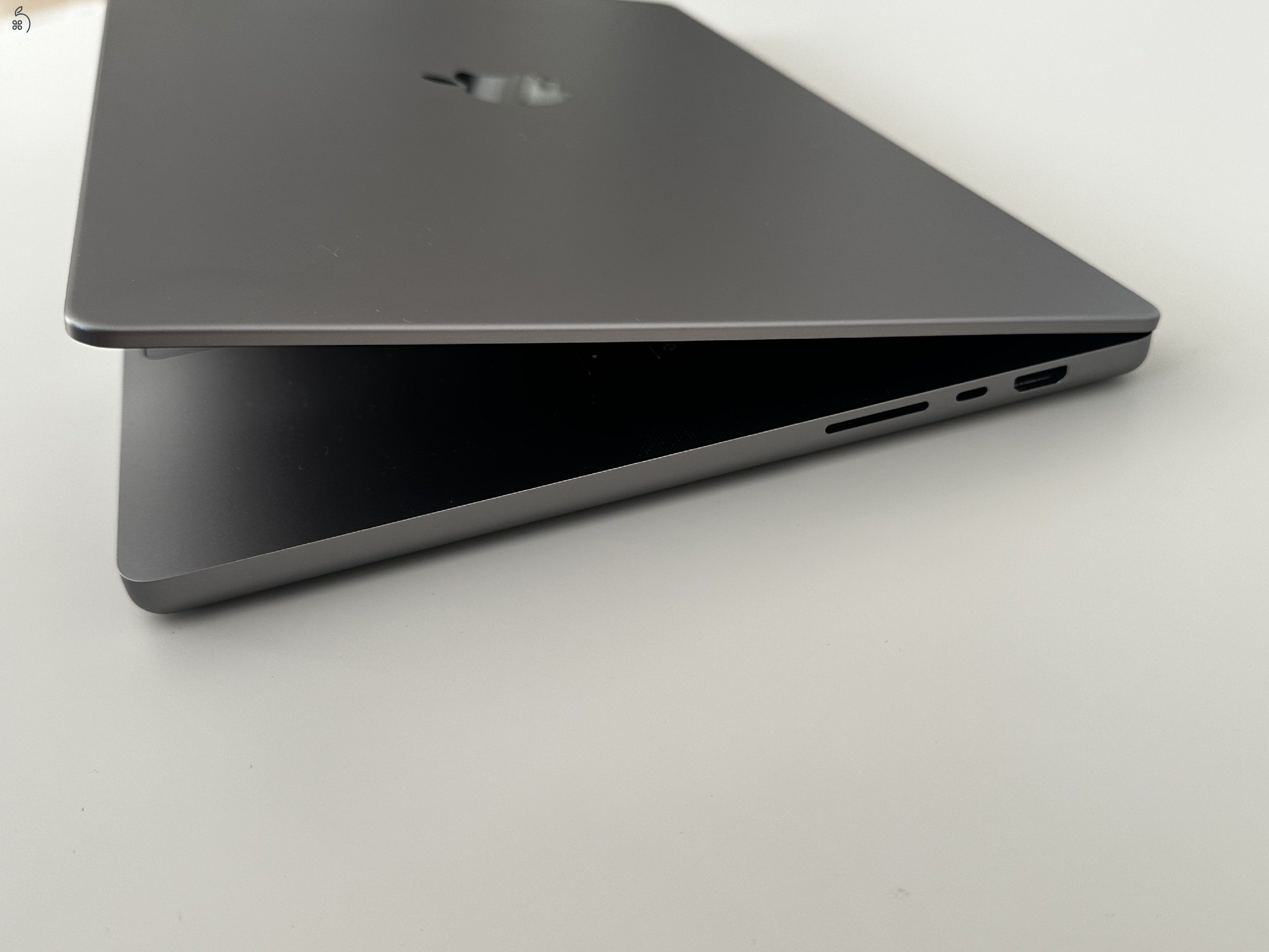 MacBook Pro 16″ (2021) – M1 Pro / 32 GB RAM / 1 TB SSD / magyar billentyűzet