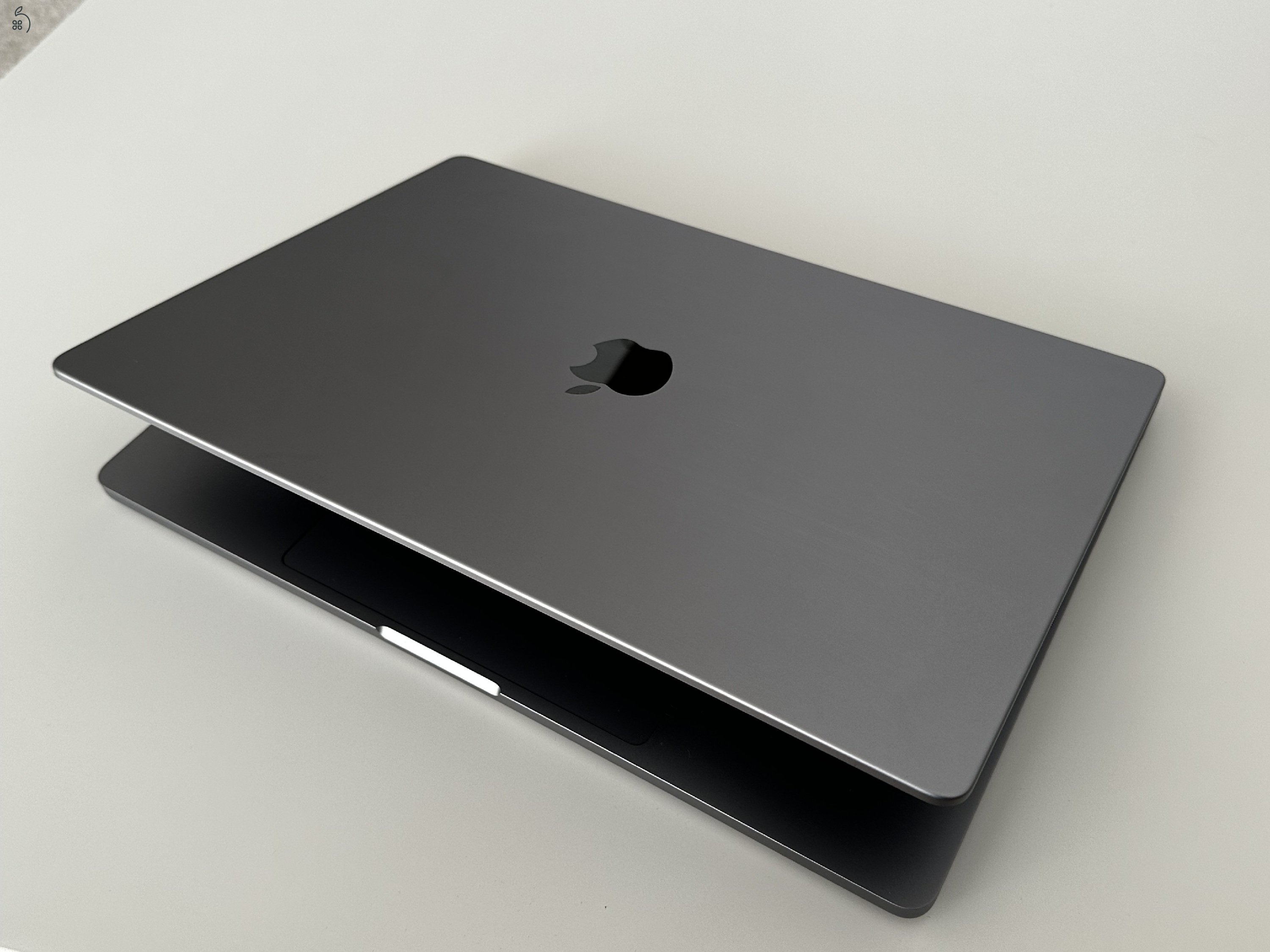 MacBook Pro 16″ (2021) – M1 Pro / 32 GB RAM / 1 TB SSD / magyar billentyűzet
