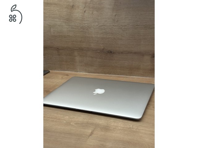 Használt Apple MacBook Air (2017) A1466 128GB 8GB memória ezüst színben
