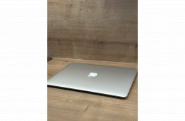 Használt Apple MacBook Air (2017) A1466 128GB 8GB memória ezüst színben