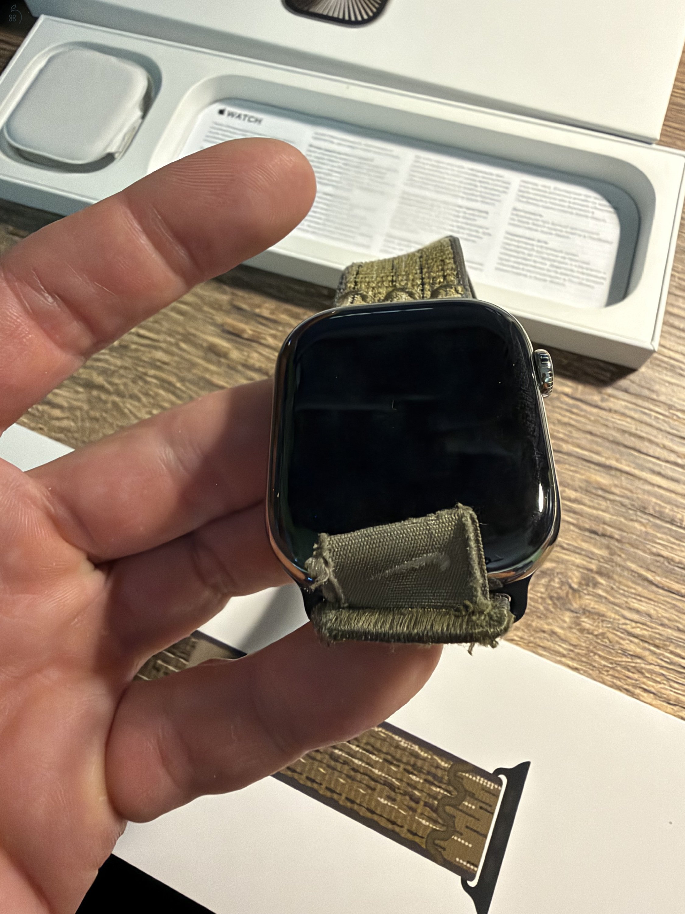 Alig használtApple Watch Series 10 46mm Natural Titanium + Green Nike Sport Loop - 100% aksival