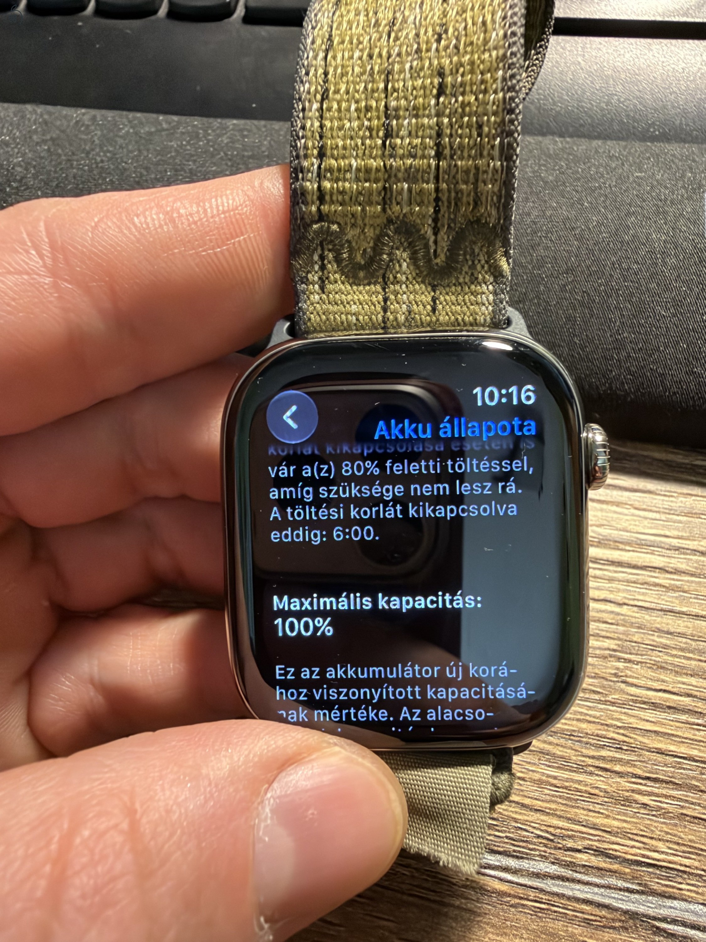 Alig használtApple Watch Series 10 46mm Natural Titanium + Green Nike Sport Loop - 100% aksival