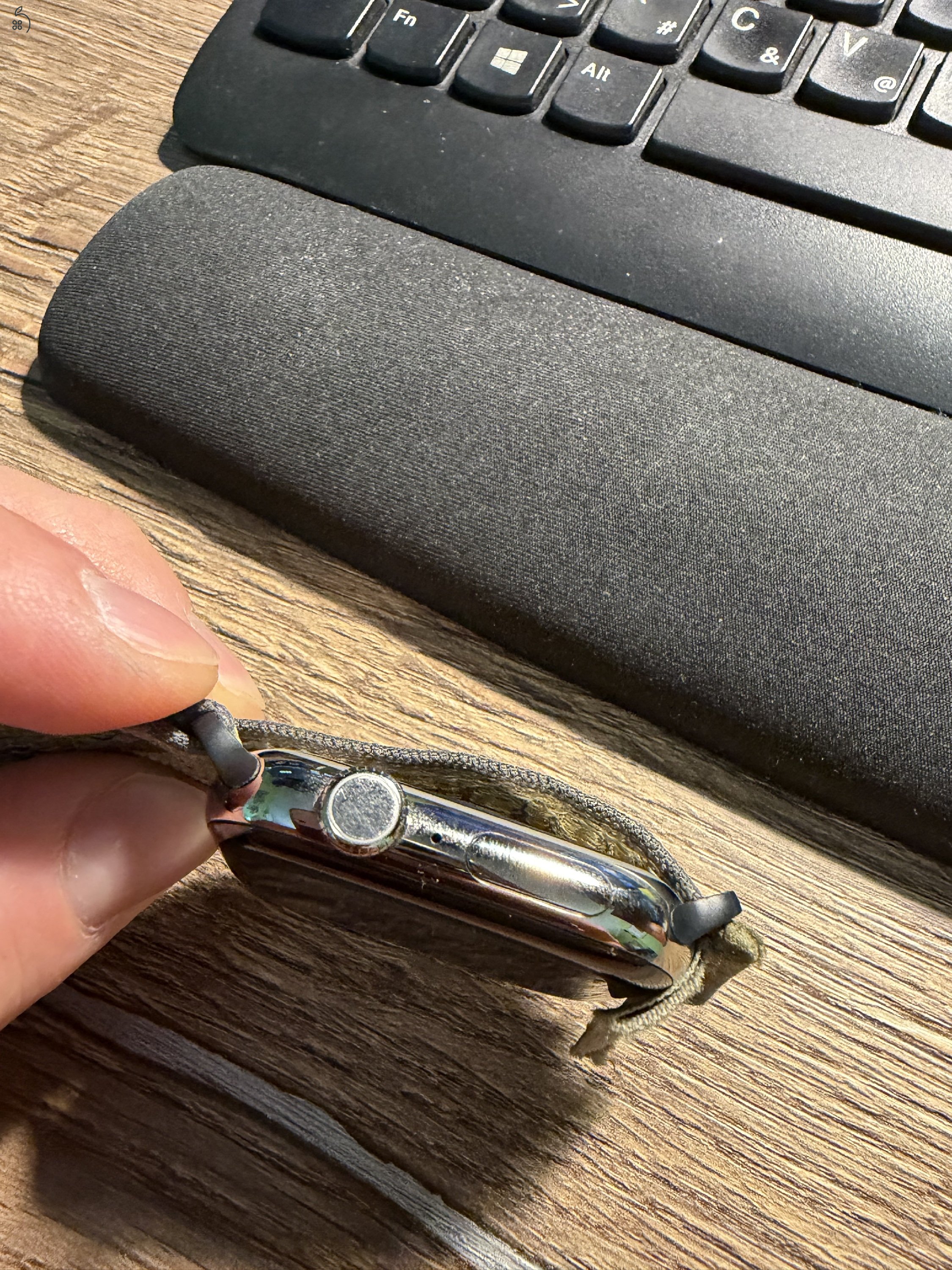 Alig használtApple Watch Series 10 46mm Natural Titanium + Green Nike Sport Loop - 100% aksival