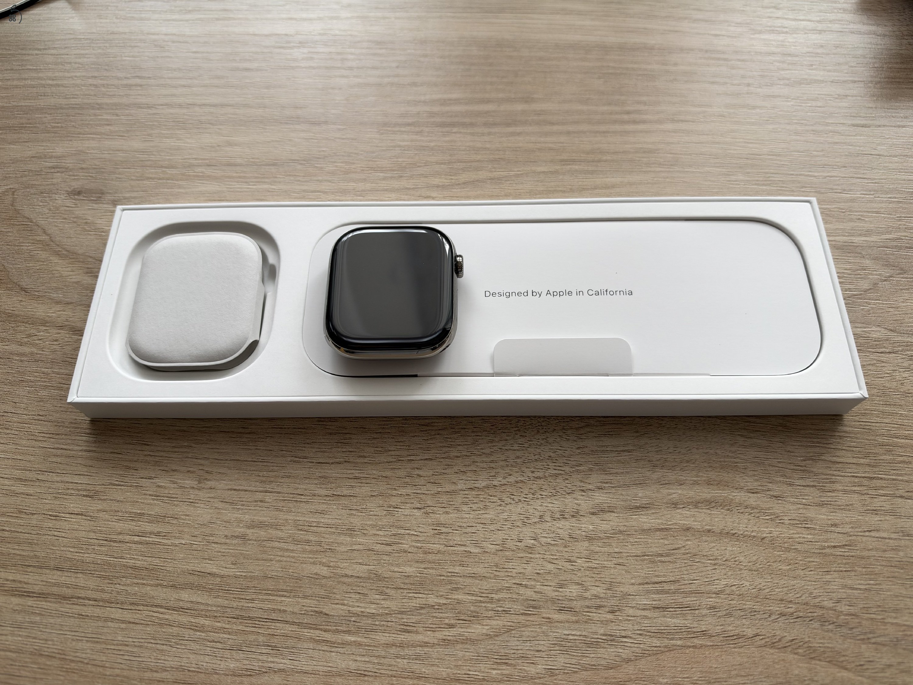 Apple Watch 11 (GPS+Cellular, titán tokkal)