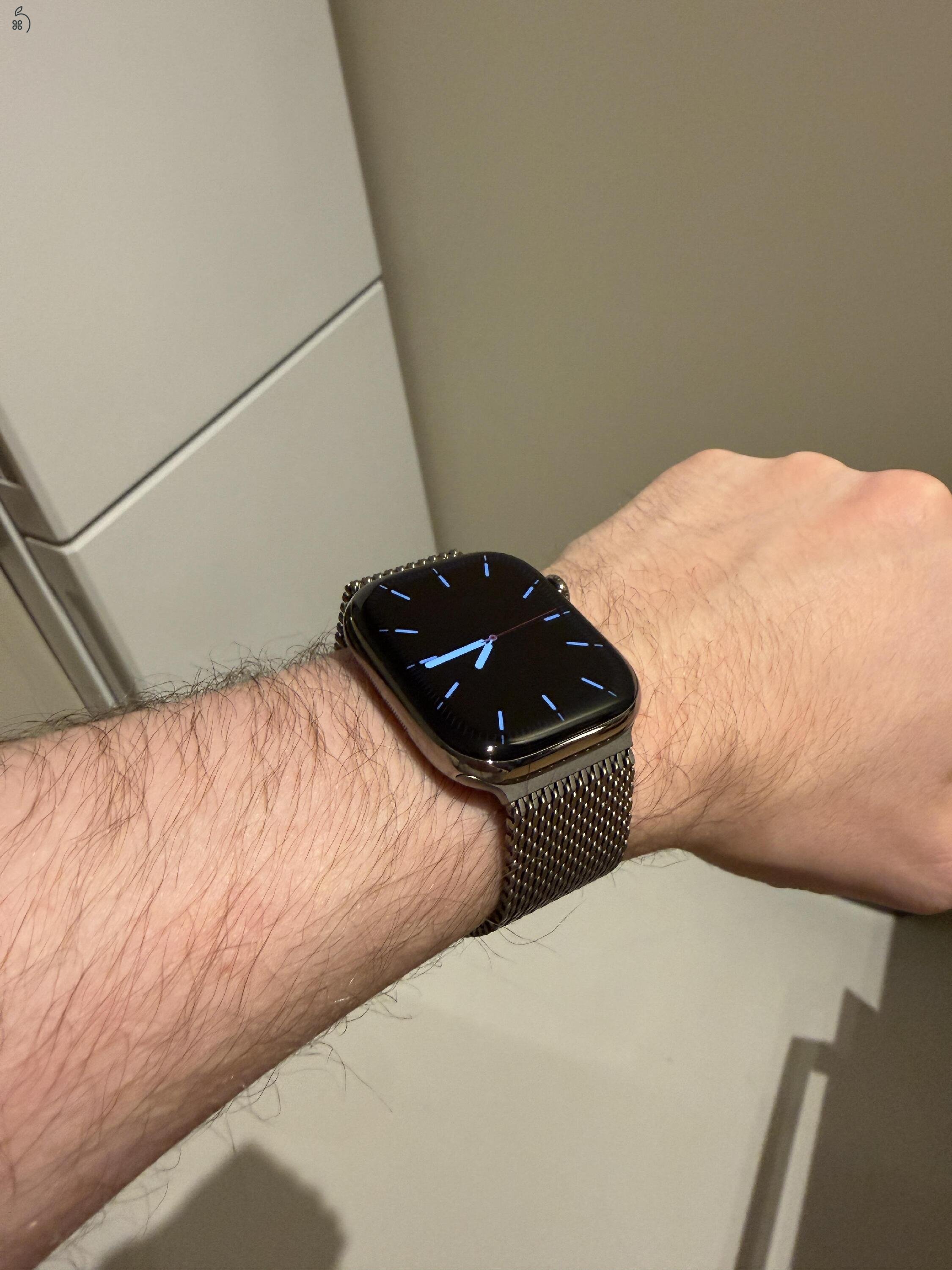 Apple Watch 11 (GPS+Cellular, titán tokkal)