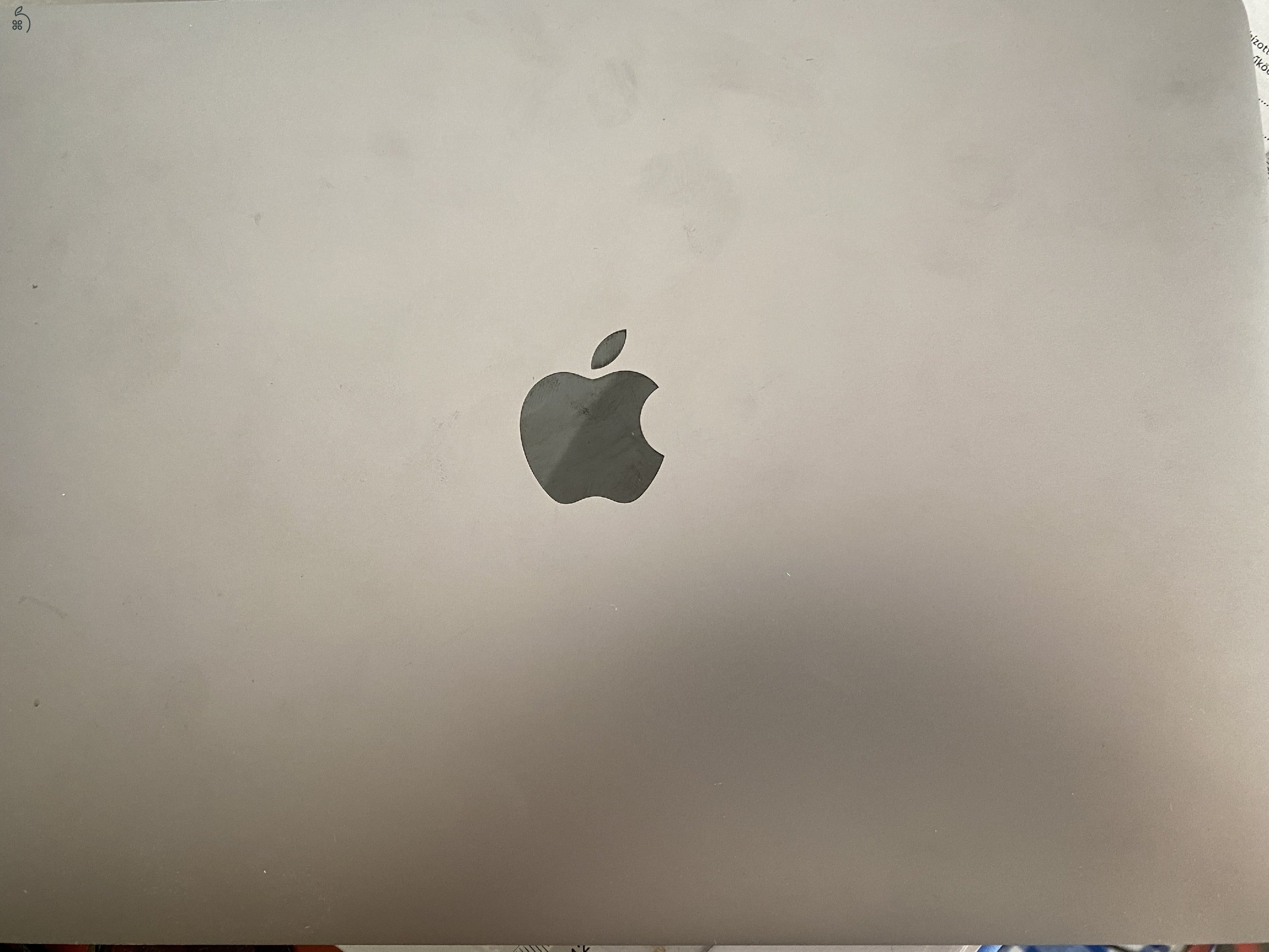 kijelzőhibás / alkatrésznek MacBook Air A2179 13,3 hüvelykes, 1,1 GHz, 8 GB 3733 MHz, 256 GB SSD