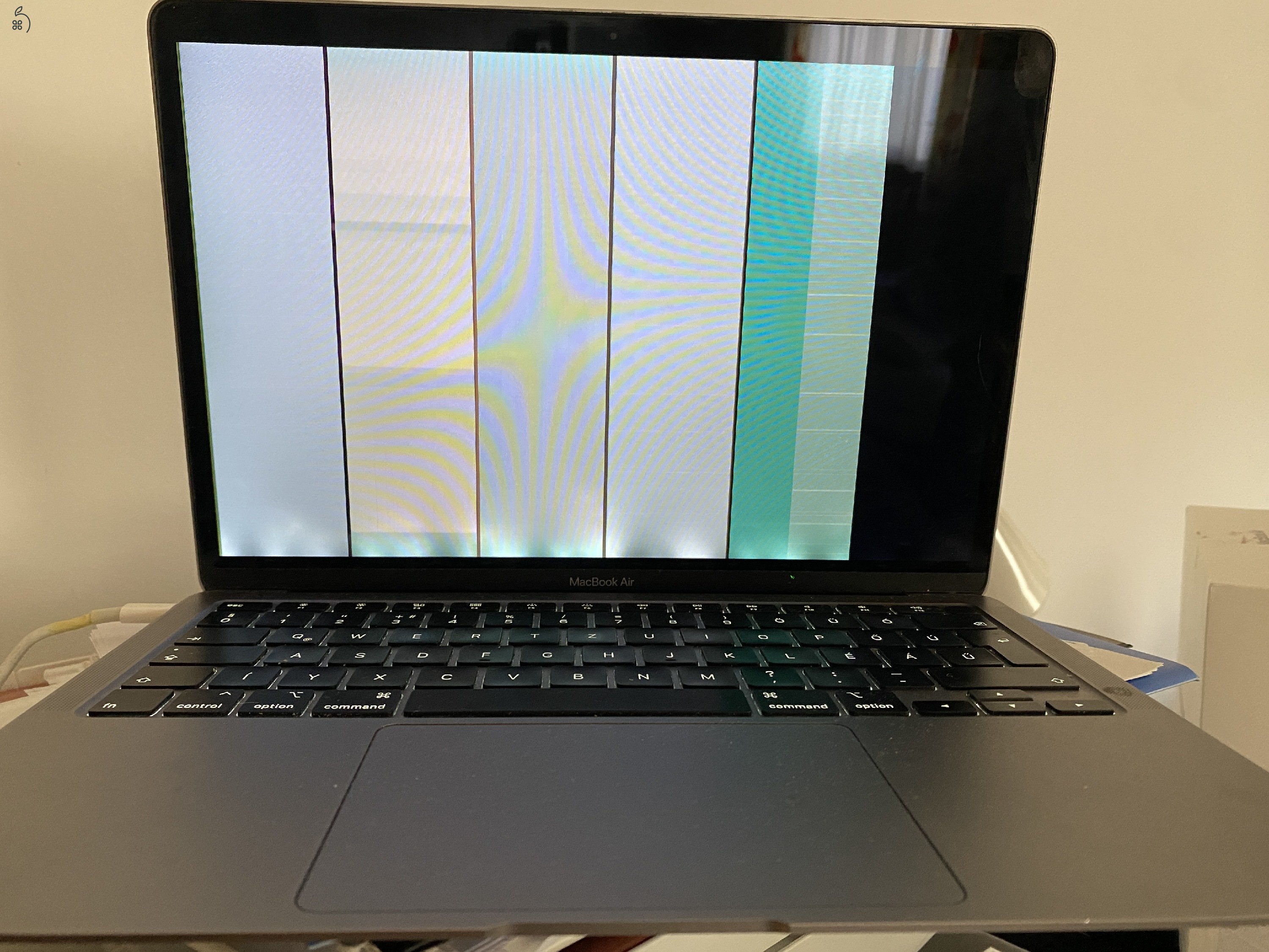 kijelzőhibás / alkatrésznek MacBook Air A2179 13,3 hüvelykes, 1,1 GHz, 8 GB 3733 MHz, 256 GB SSD