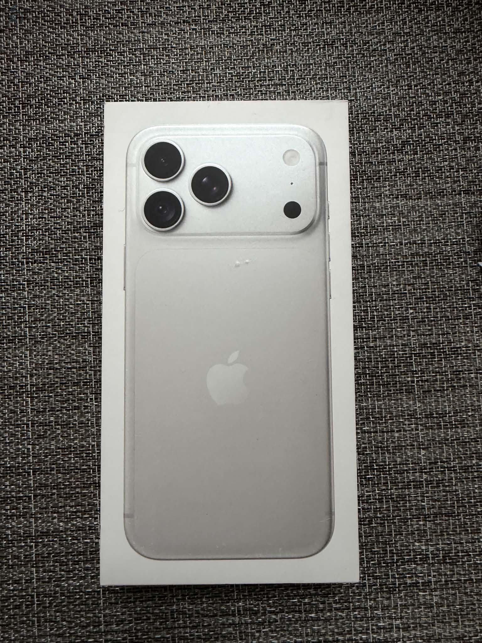 iPhone 18 pro max 256 Gb Silver független 