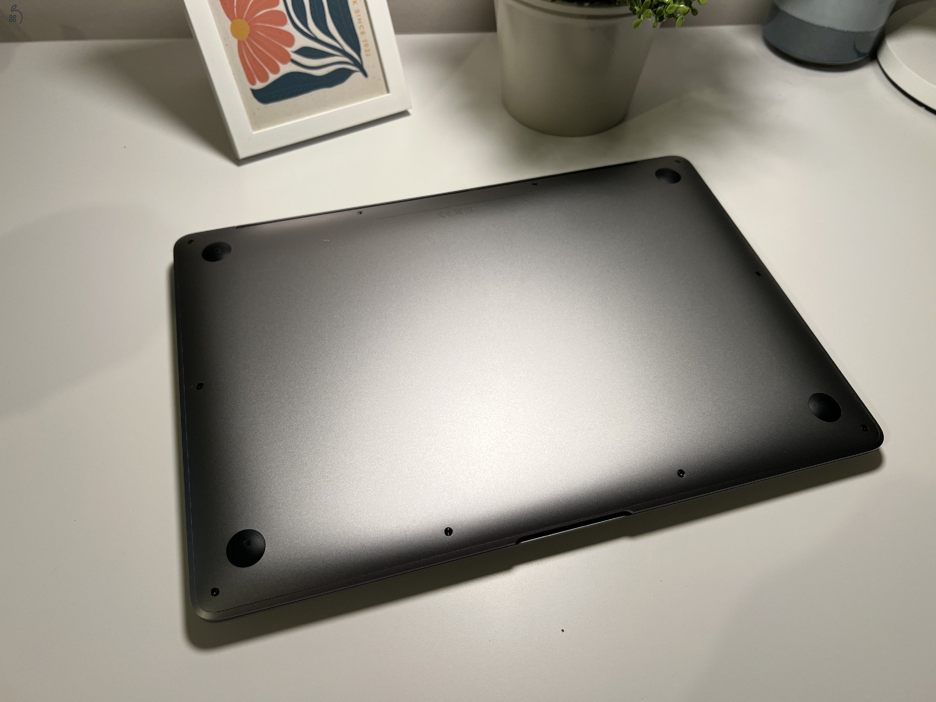 Apple MacBook Air 13” M1 8 GB RAM / 256 GB SSD hibátlan, tesztelt, számlával, dobozában, ingyenes szállítással