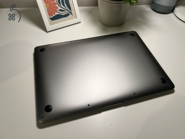 Apple MacBook Air 13” M1 8 GB RAM / 256 GB SSD hibátlan, tesztelt, számlával, dobozában, ingyenes szállítással
