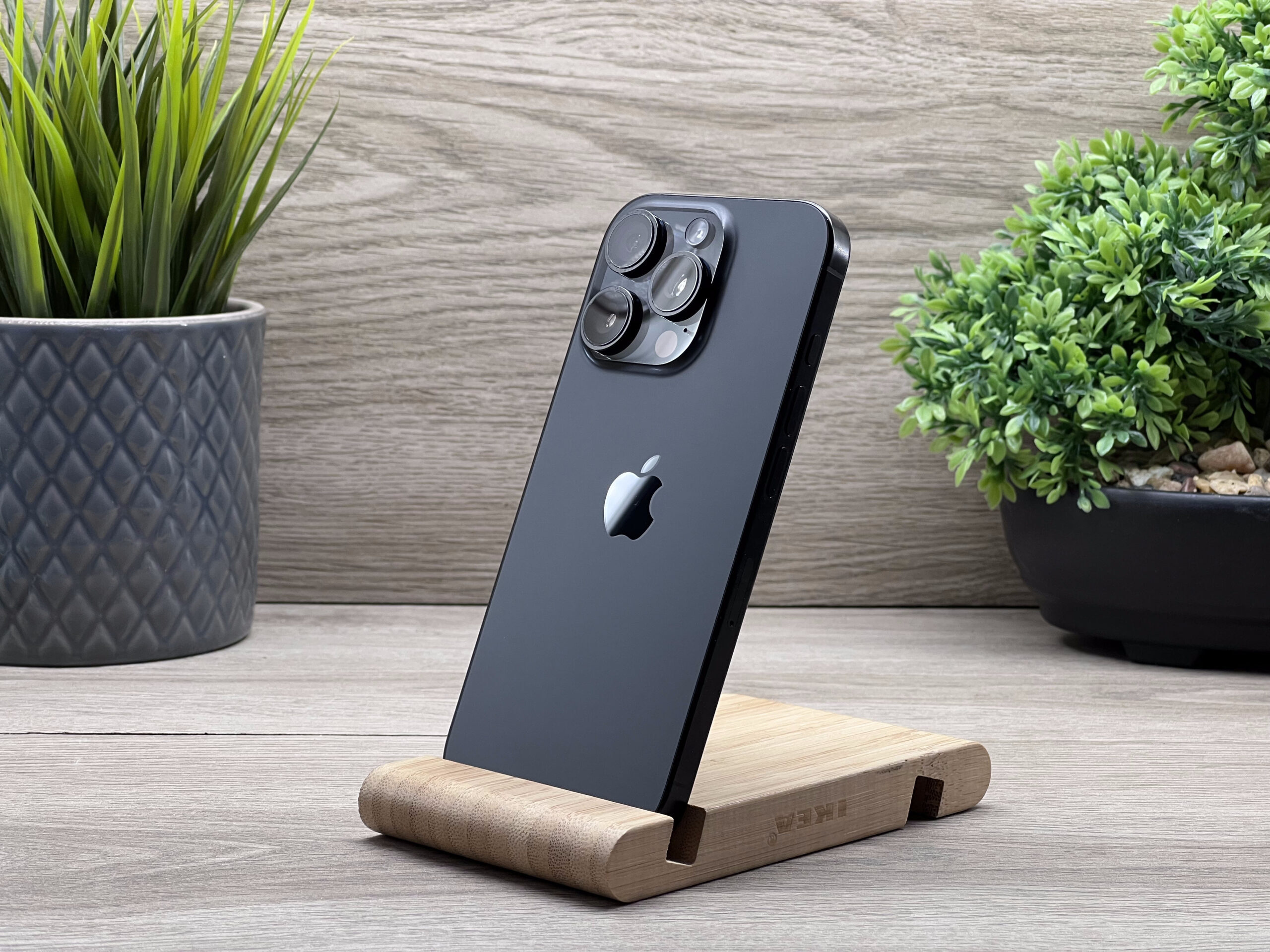 Hibátlan iPhone 16 Pro Black Titanium 256GB 2 ÉV Garanciával Számlával