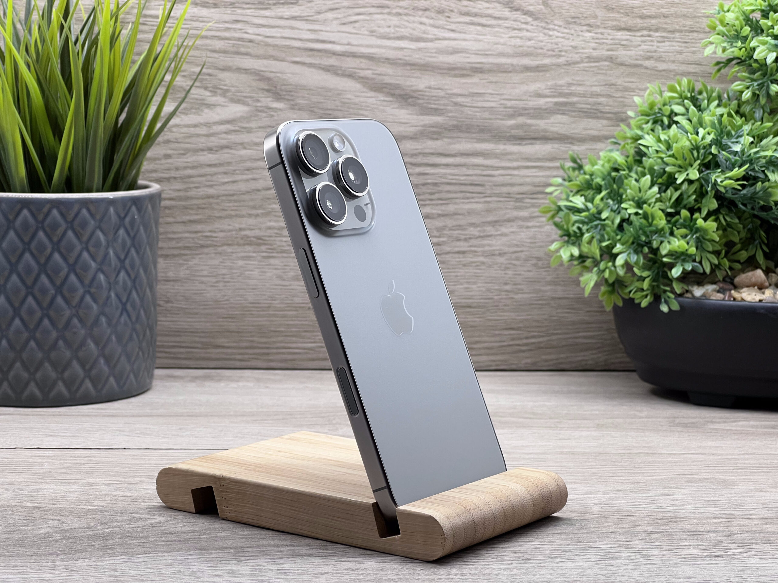 iPhone 16 Pro Natural Titanium 256GB 2 ÉV Garanciával Számlával