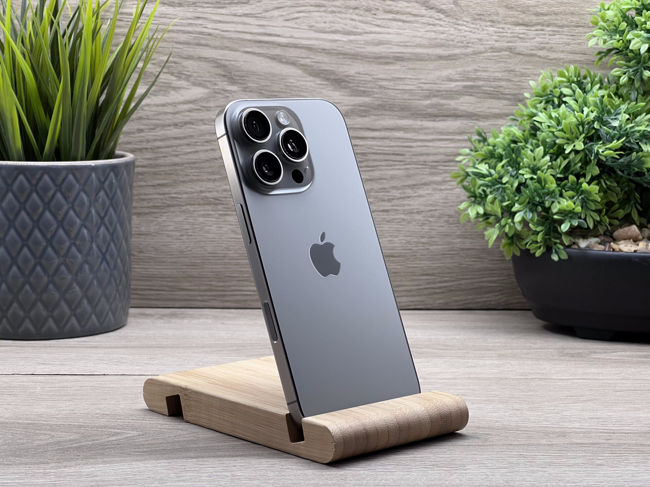 iPhone 16 Pro Natural Titanium 256GB 2 ÉV Garanciával Számlával