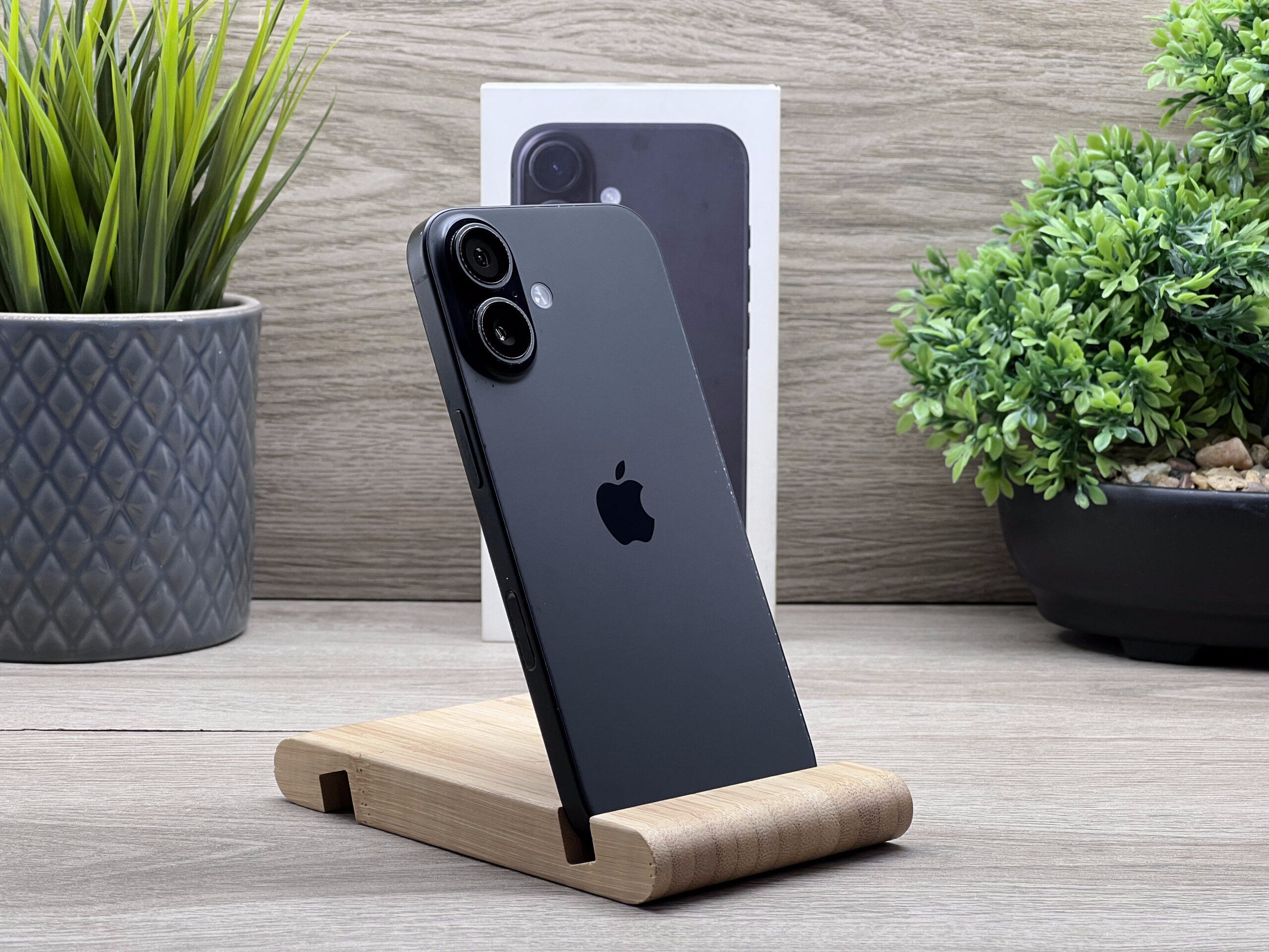 iPhone 16 Black 256GB 2 ÉV Garanciával Számlával