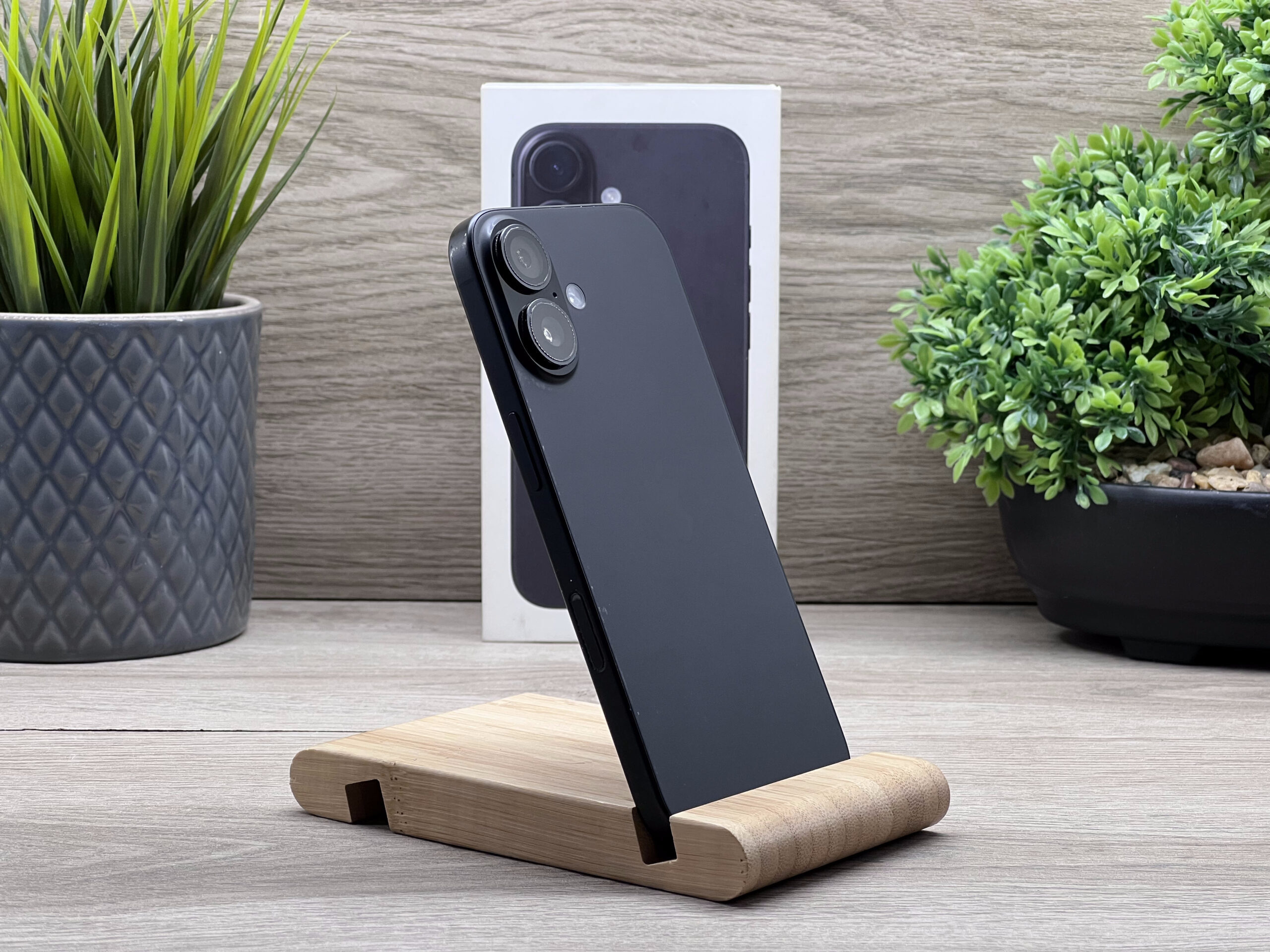 iPhone 16 Black 256GB 2 ÉV Garanciával Számlával