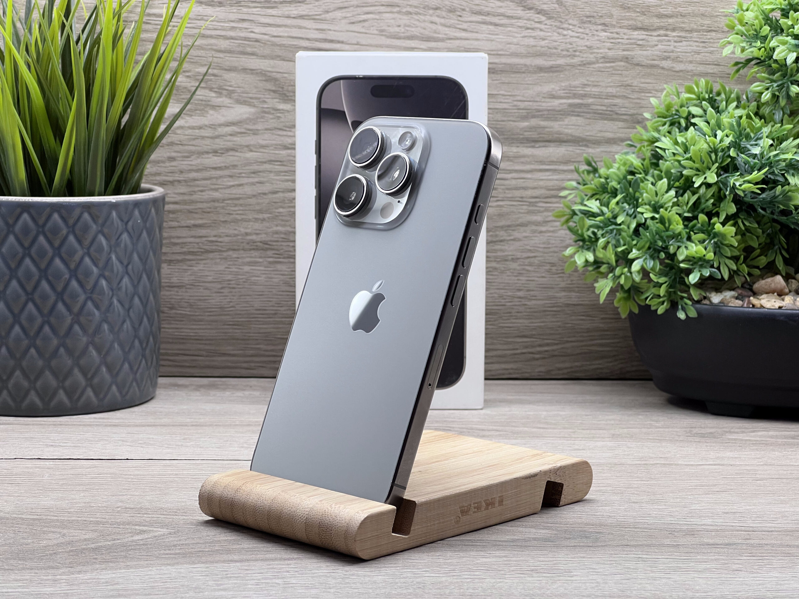Hibátlan iPhone 16 Pro Natural Titanium 128GB 2 ÉV Garanciával Számlával