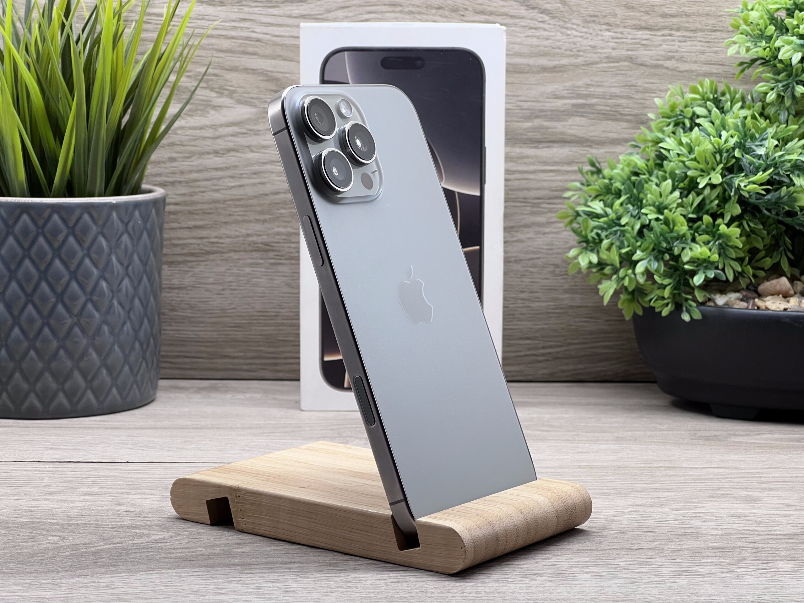 Hibátlan iPhone 16 Pro Max Natural Titanium 256GB 2 ÉV Garanciával Számlával