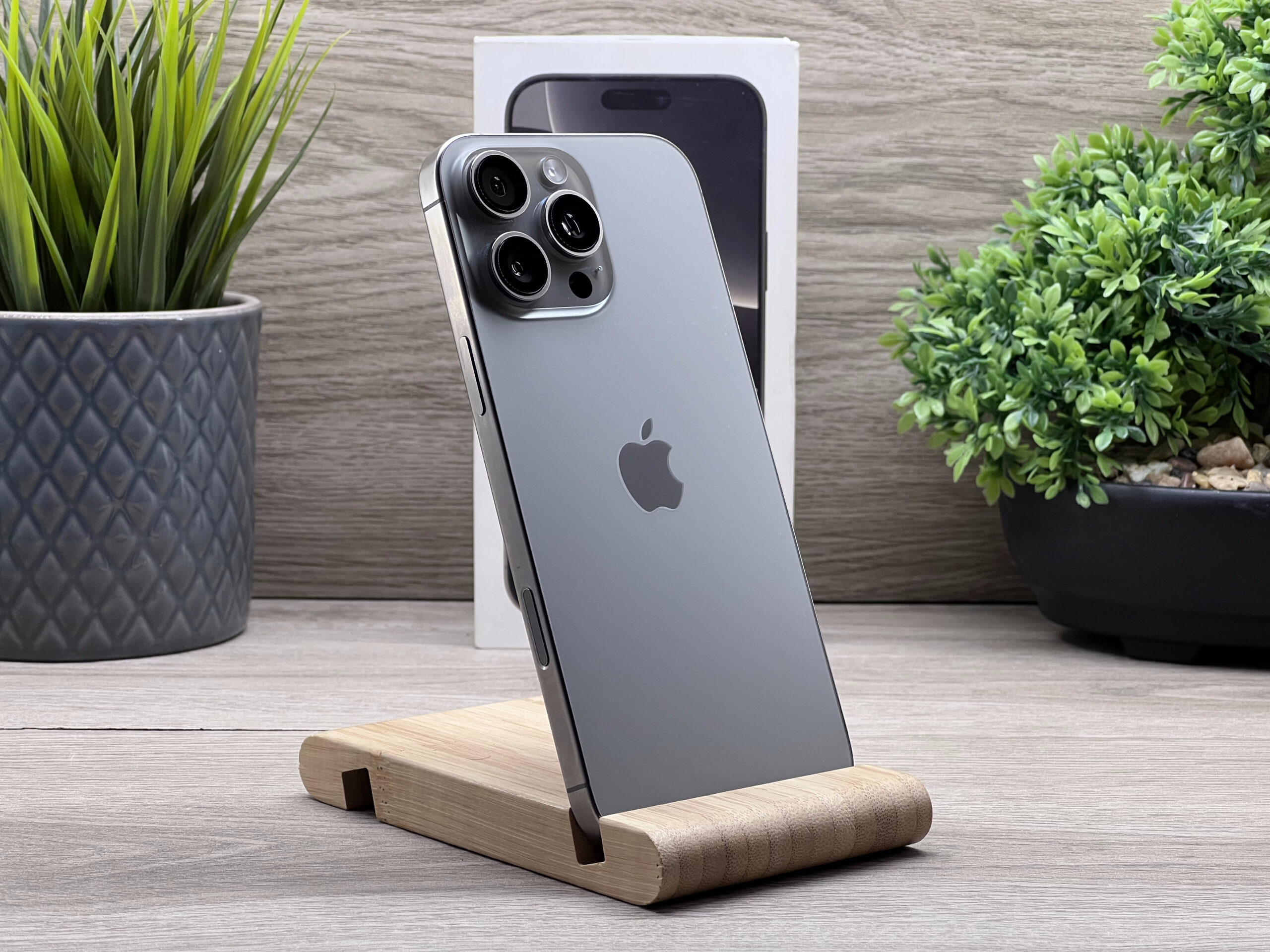 Hibátlan iPhone 16 Pro Max Natural Titanium 256GB 2 ÉV Garanciával Számlával