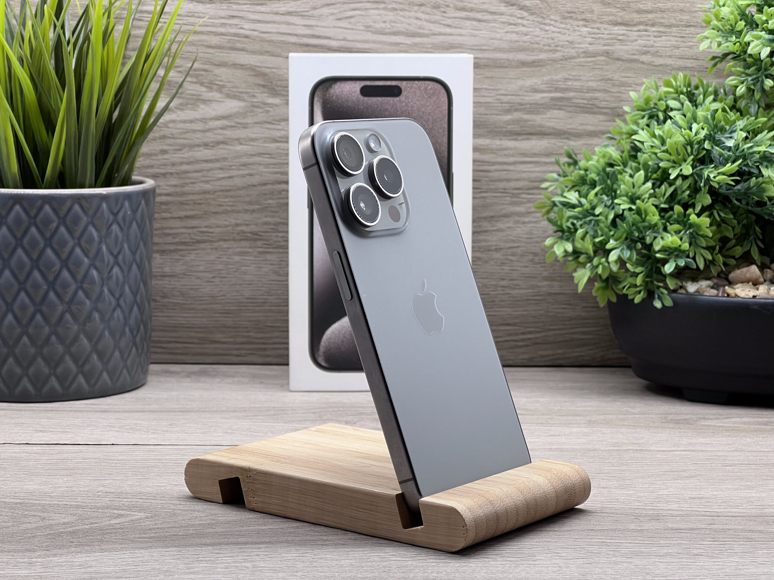 Hibátlan iPhone 15 Pro Natural Titanium 256GB 2 ÉV Garanciával Számlával Aksi 100%