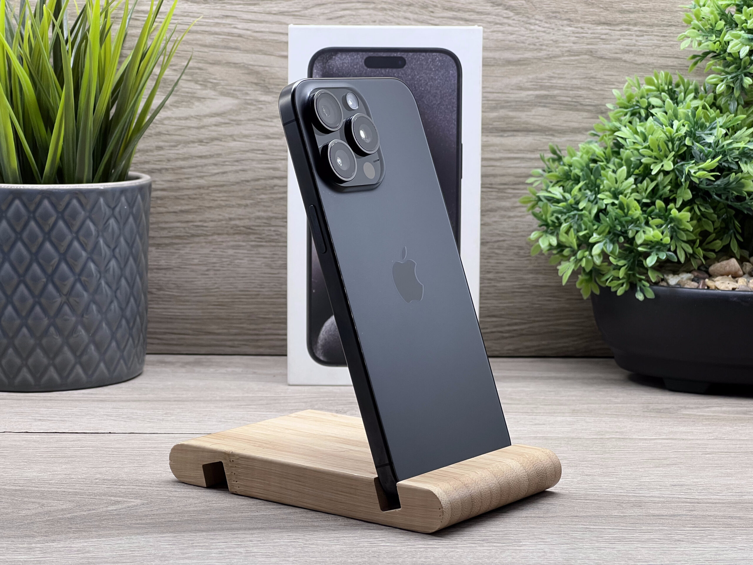 Hibátlan iPhone 15 Pro Max Black Titanium 512GB 2 ÉV Garanciával Számlával