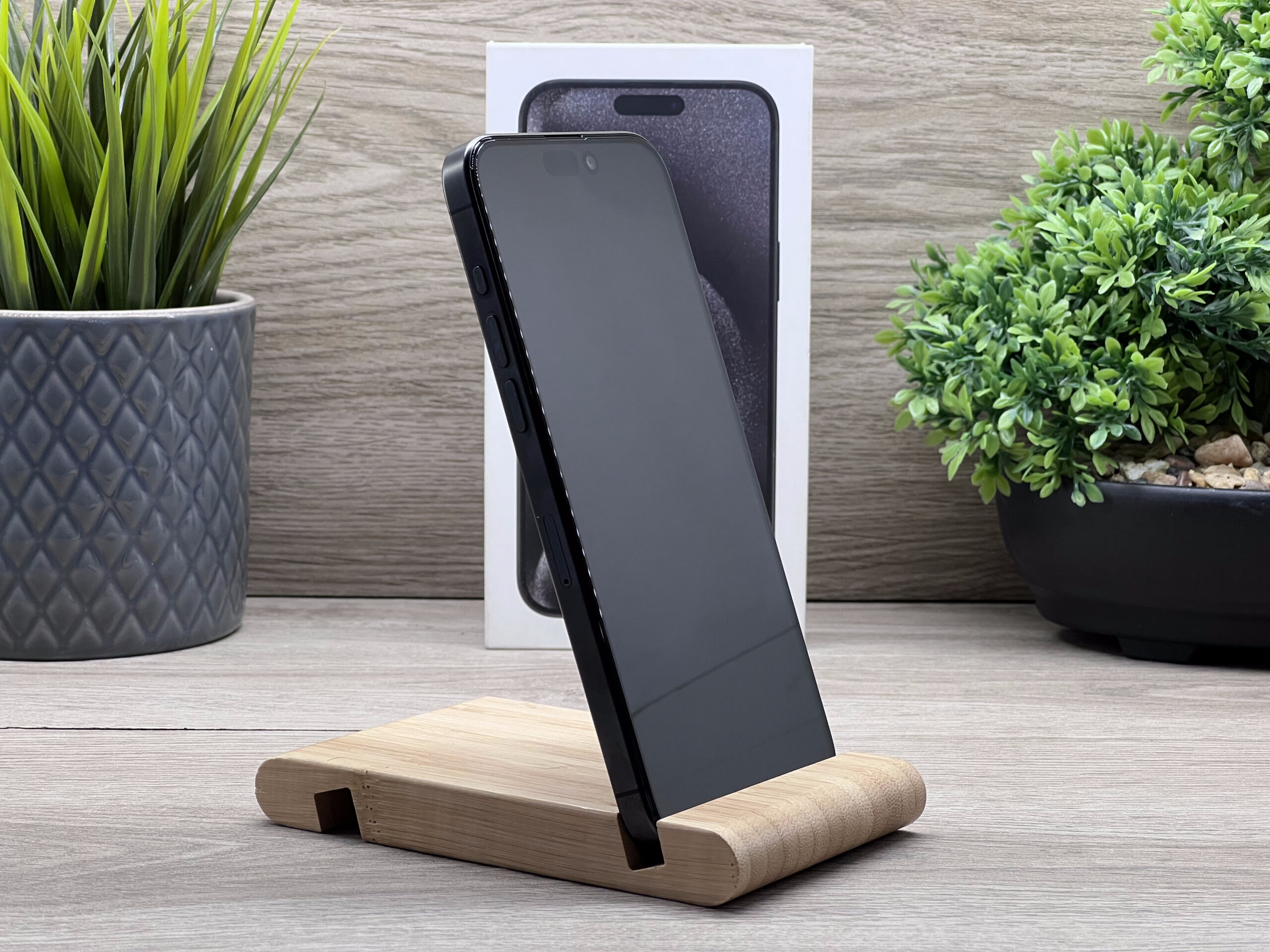 Hibátlan iPhone 15 Pro Max Black Titanium 512GB 2 ÉV Garanciával Számlával