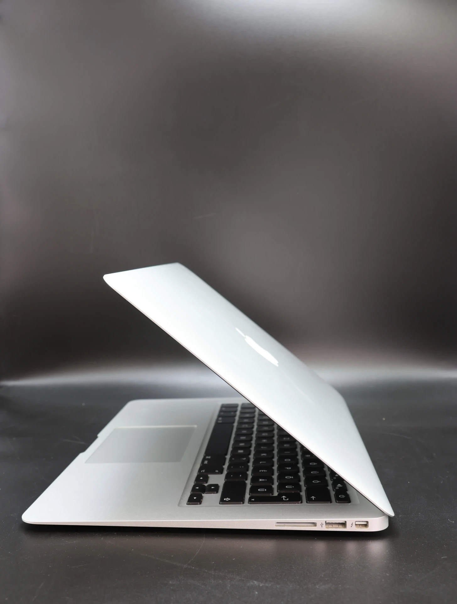 Apple MacBook Air 13″ 2017 i5 128 GB Silver 100% akku - 12 HÓ GARANCIA