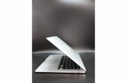 Apple MacBook Air 13″ 2017 i5 128 GB Silver 100% akku - 12 HÓ GARANCIA