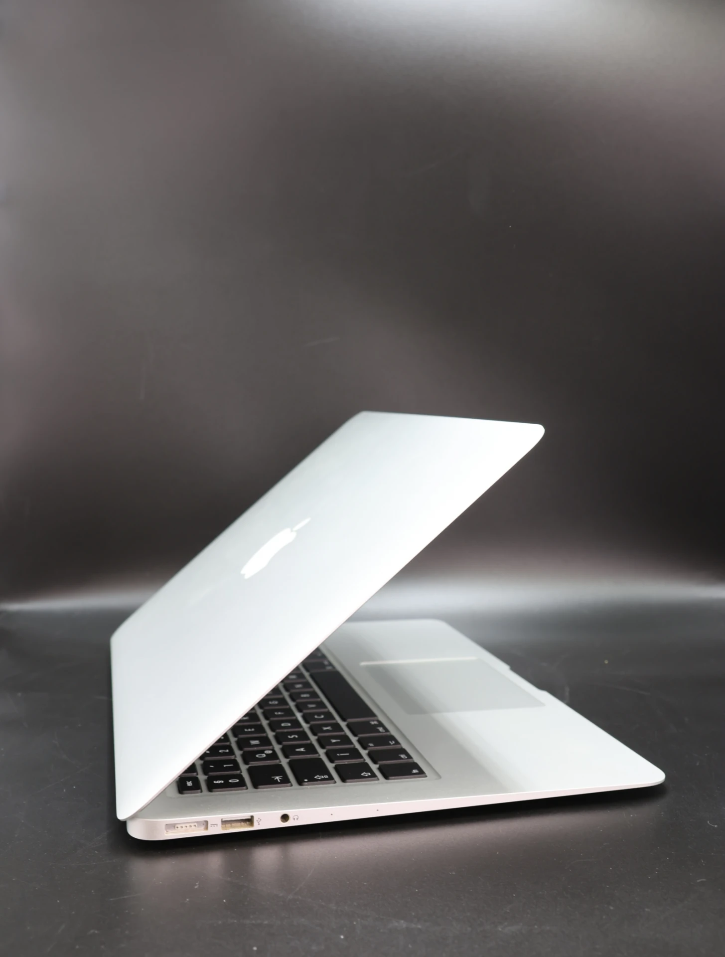 Apple MacBook Air 13″ 2017 i5 128 GB Silver 100% akku - 12 HÓ GARANCIA