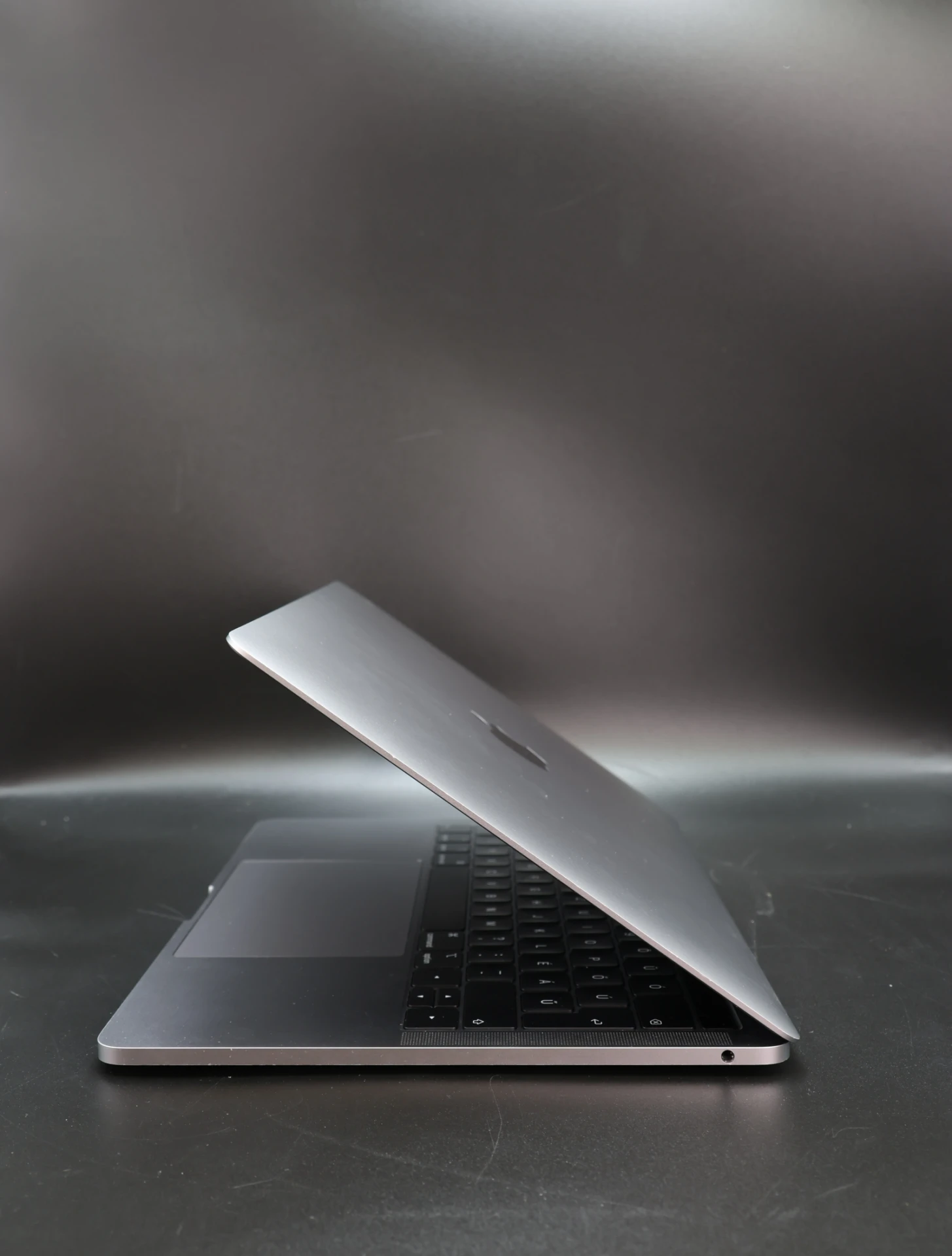 Apple MacBook Pro 13″ Touch Bar 2019 i5 128 GB Space Gray akku - 12 HÓ GARANCIA