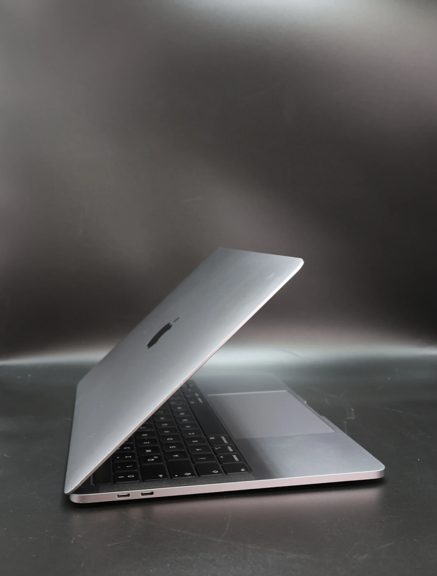 Apple MacBook Pro 13″ Touch Bar 2019 i5 128 GB Space Gray akku - 12 HÓ GARANCIA