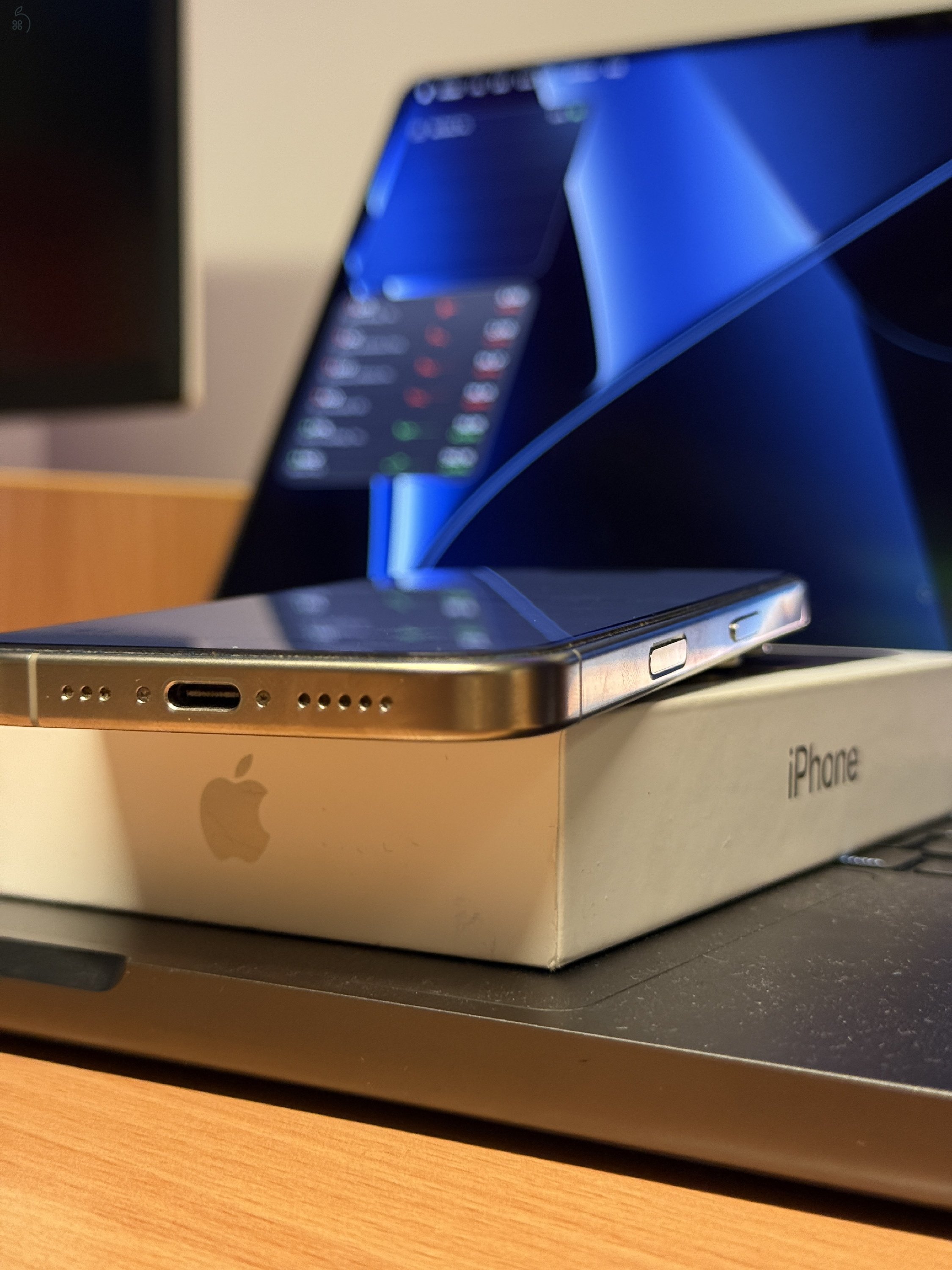 Újszerű Iphone 16 Pro 256GB Natural Titanium 87% Független