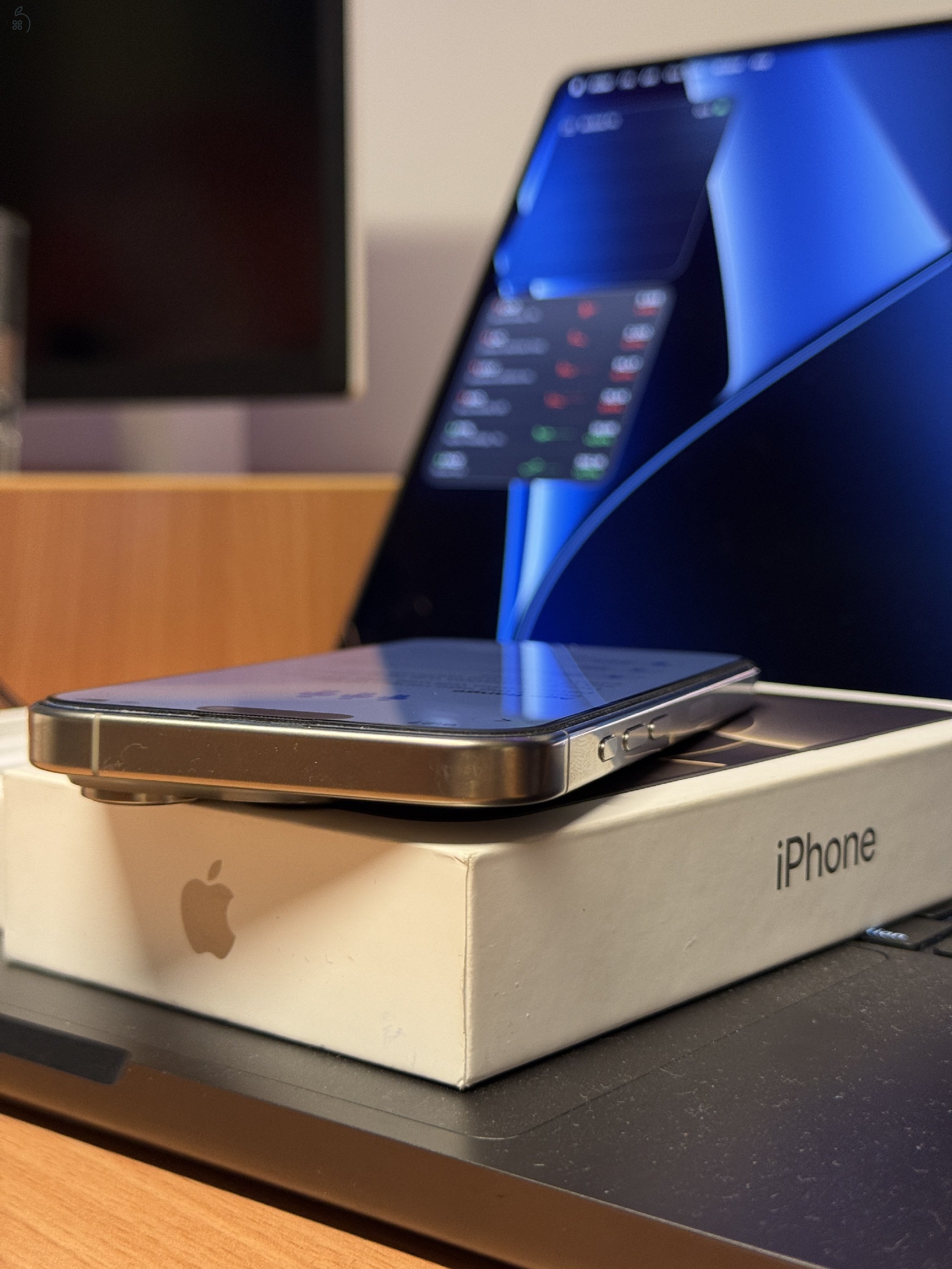 Újszerű Iphone 16 Pro 256GB Natural Titanium 87% Független