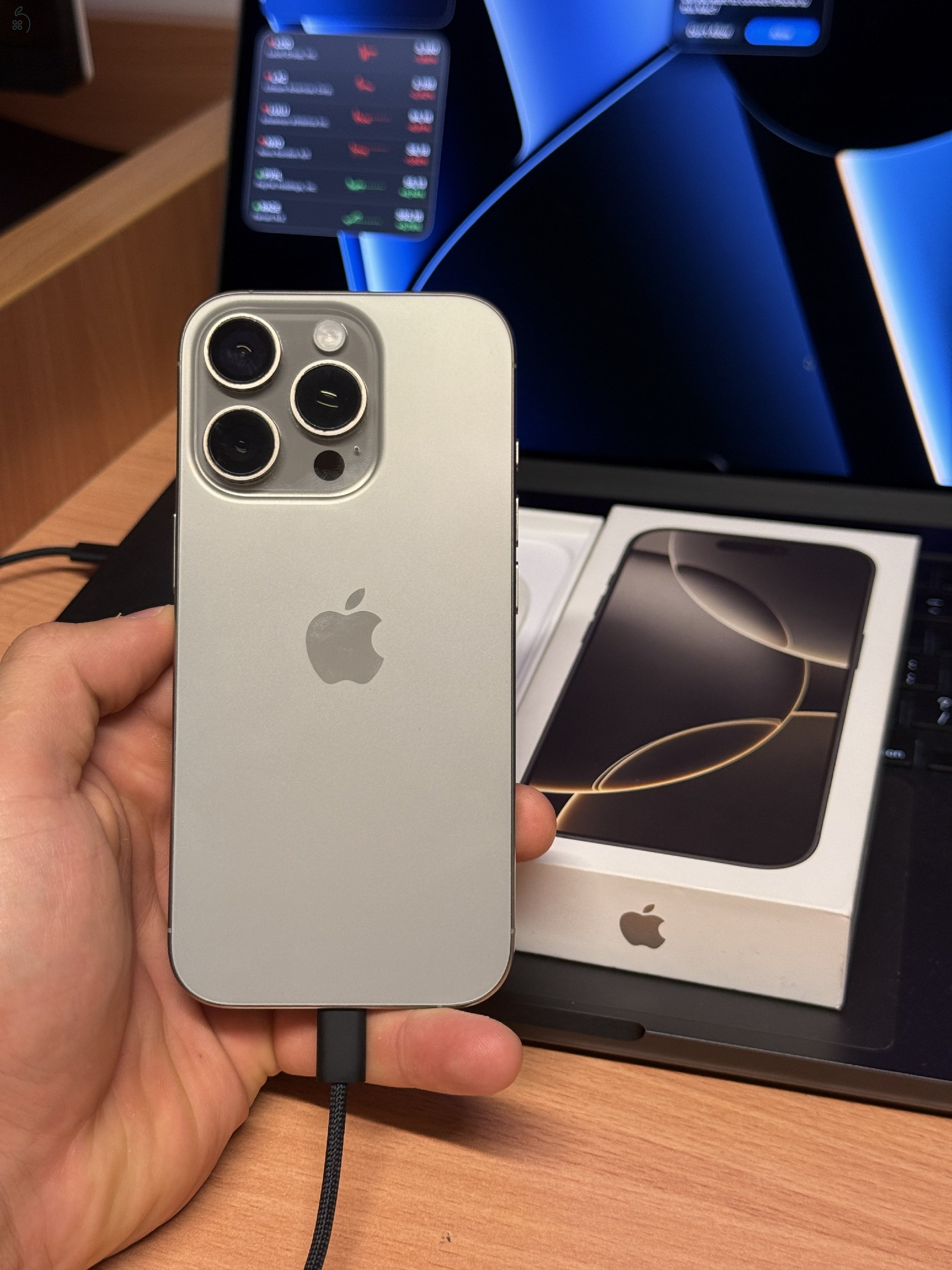 Újszerű Iphone 16 Pro 256GB Natural Titanium 87% Független