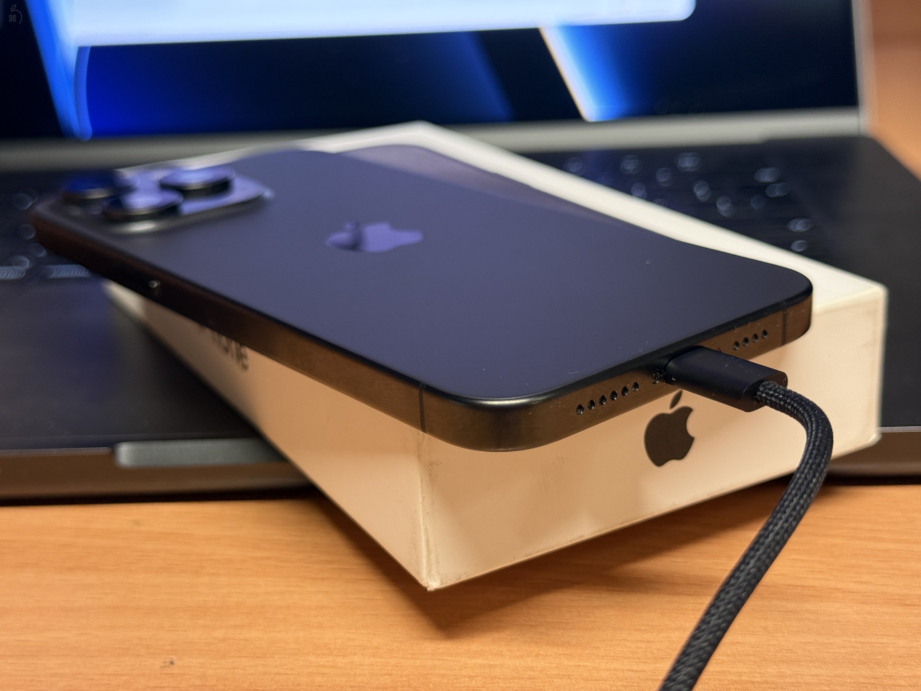 Újszerű Iphone 15 Pro Max 512GB 87% Black Titanium