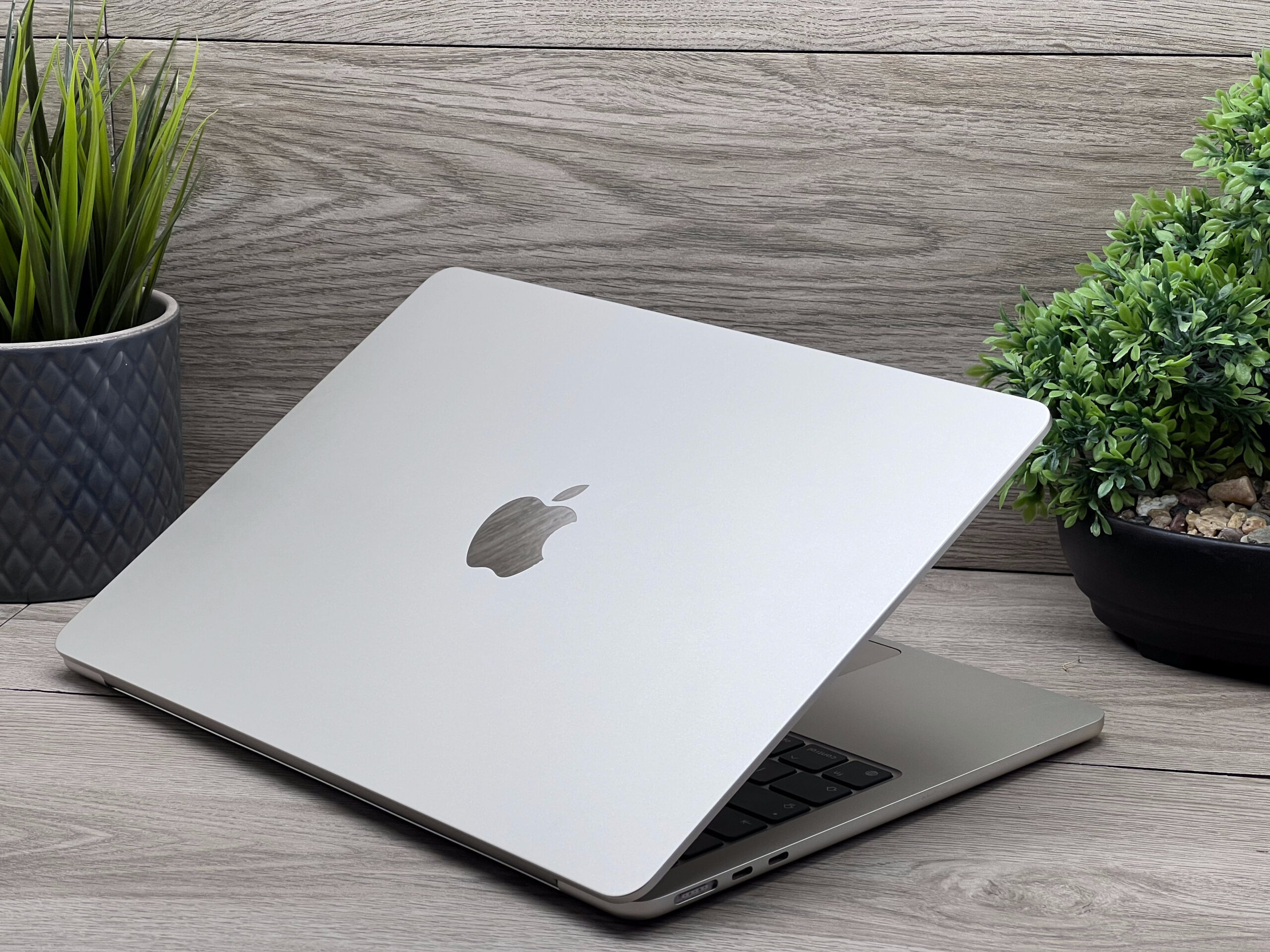 MacBook Air 2022 M2 13″ 256GB 2 ÉV Garanciával Számlával