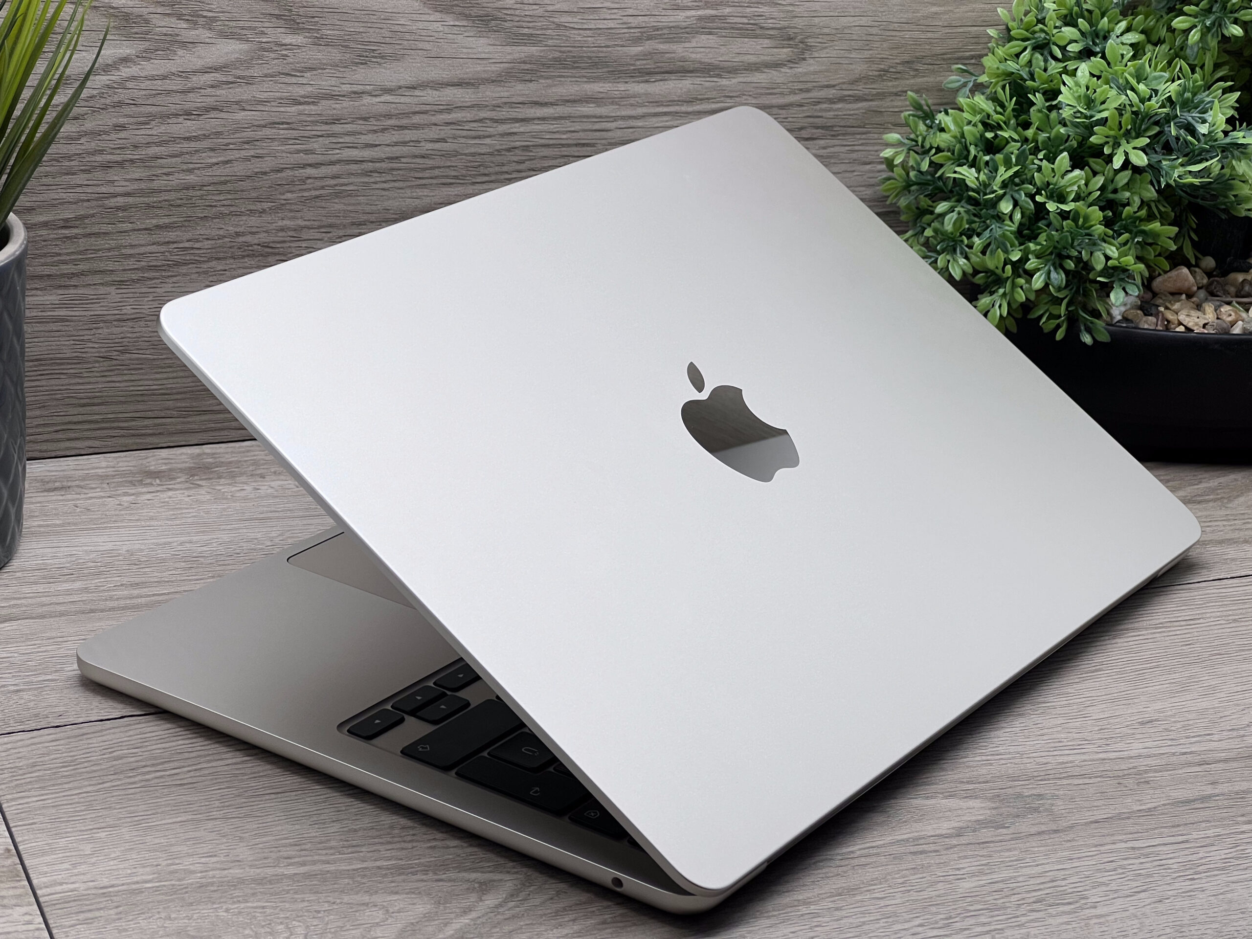 MacBook Air 2022 M2 13″ 256GB 2 ÉV Garanciával Számlával