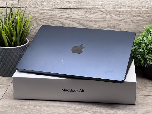 MacBook Air 2022 M2 13”256GB 2 ÉV Garanciával Számlával