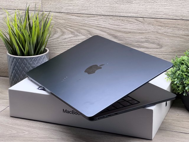 MacBook Air 2022 M2 13”256GB 2 ÉV Garanciával Számlával