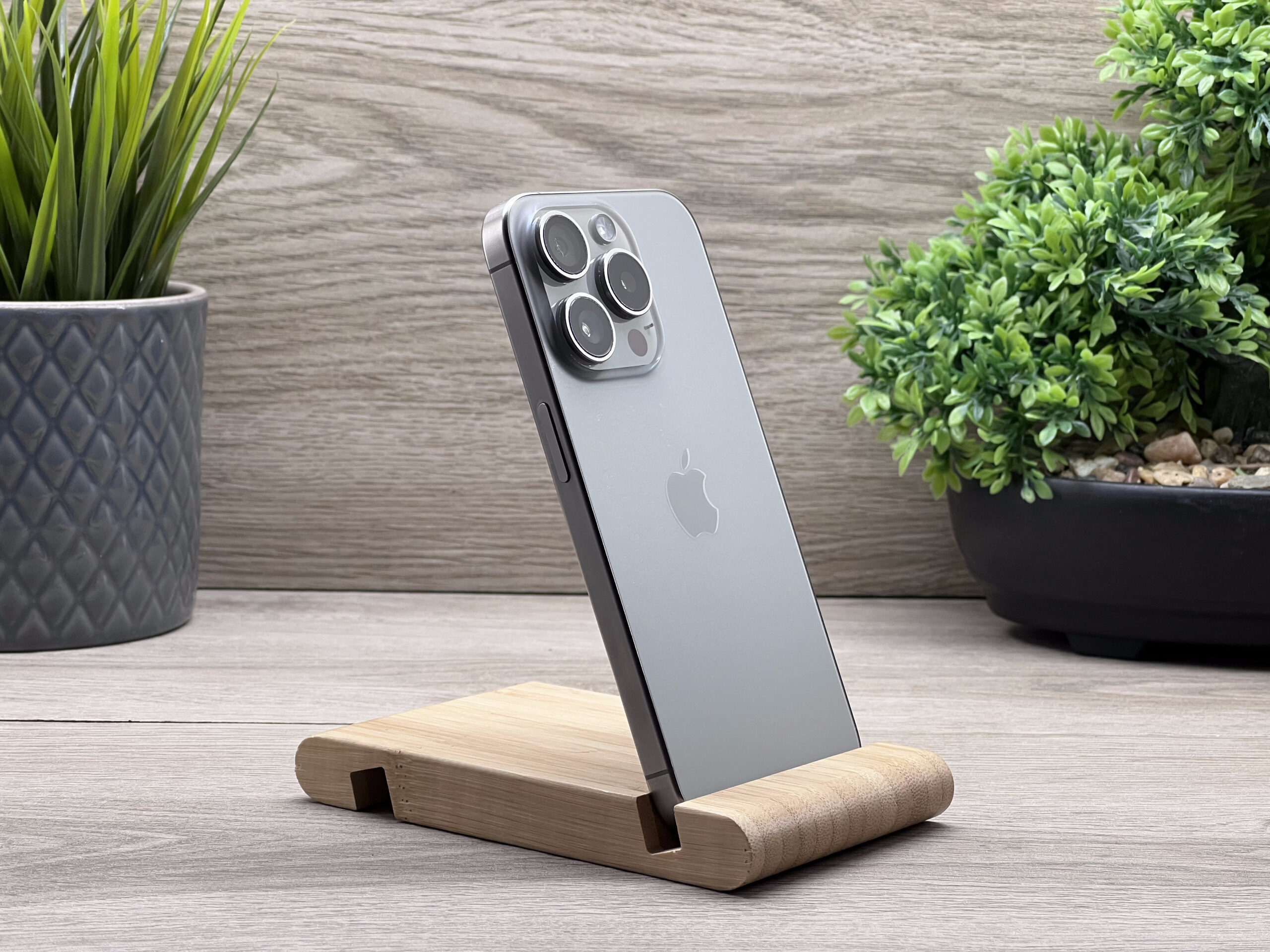 Hibátlan iPhone 15 Pro Natural Titanium 128GB 2 ÉV Garanciával Számlával Aksi 100%