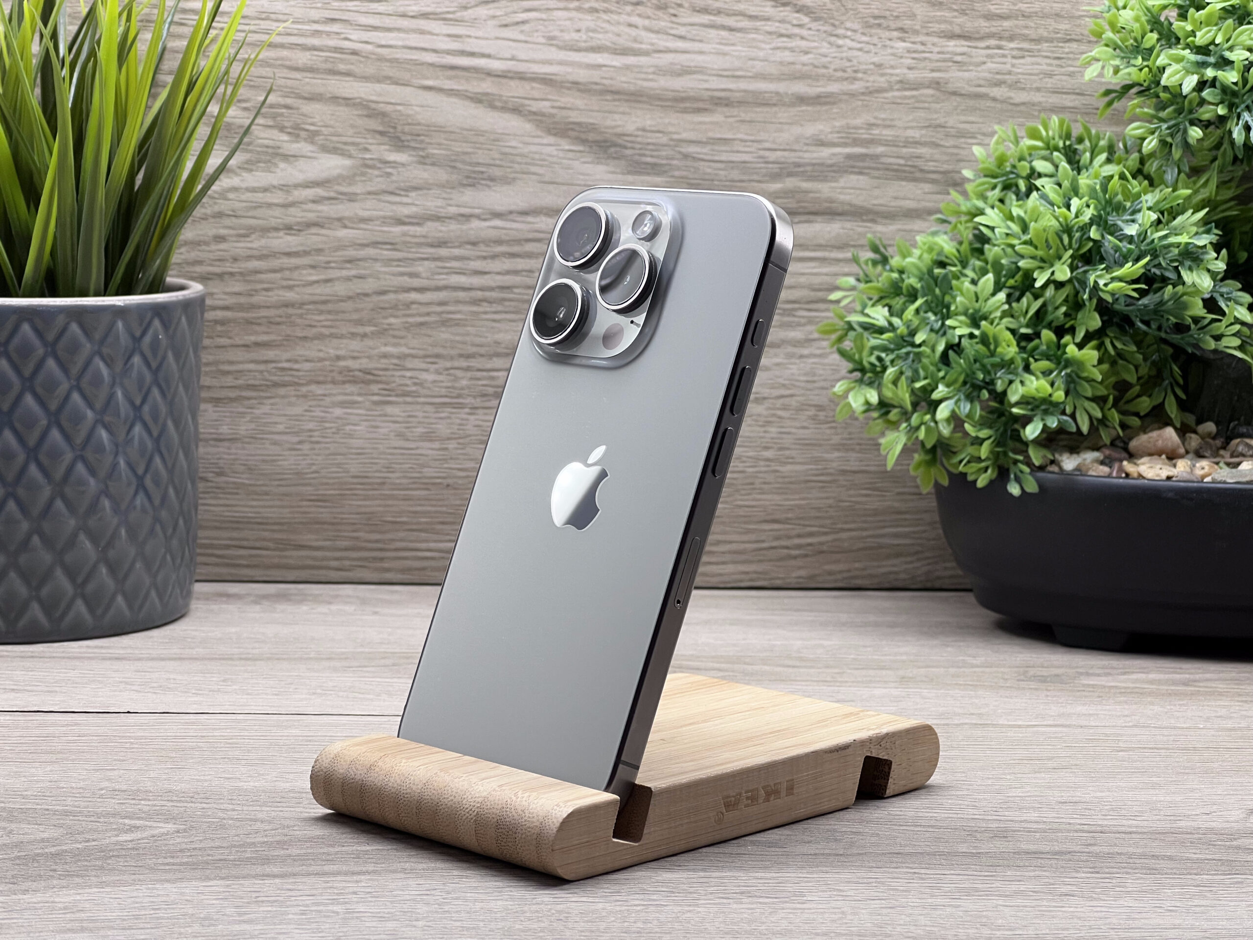 Hibátlan iPhone 15 Pro Natural Titanium 128GB 2 ÉV Garanciával Számlával Aksi 100%