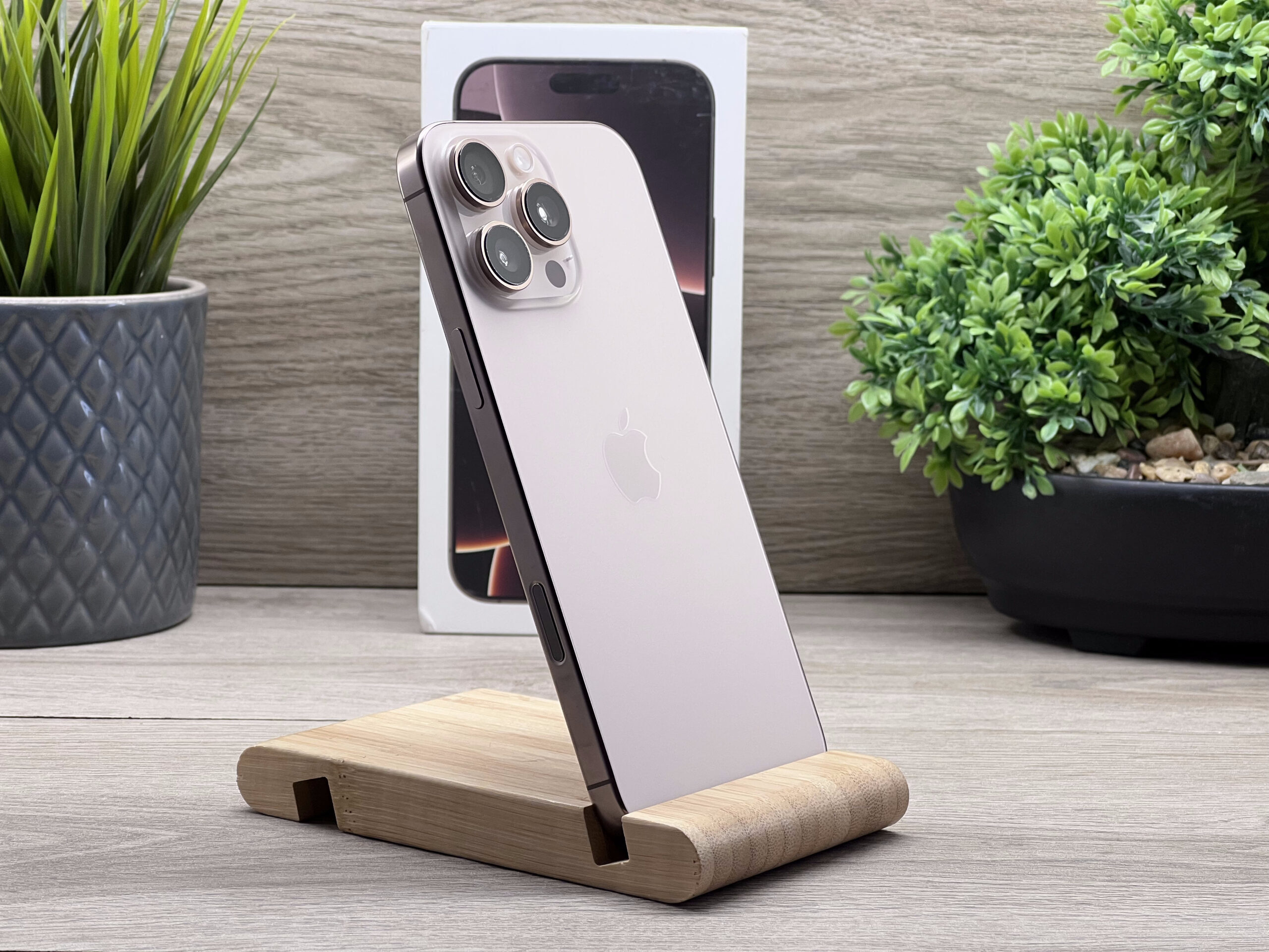 Hibátlan iPhone 16 Pro Max Desert Titanium 256GB 2 ÉV Garanciával Számlával