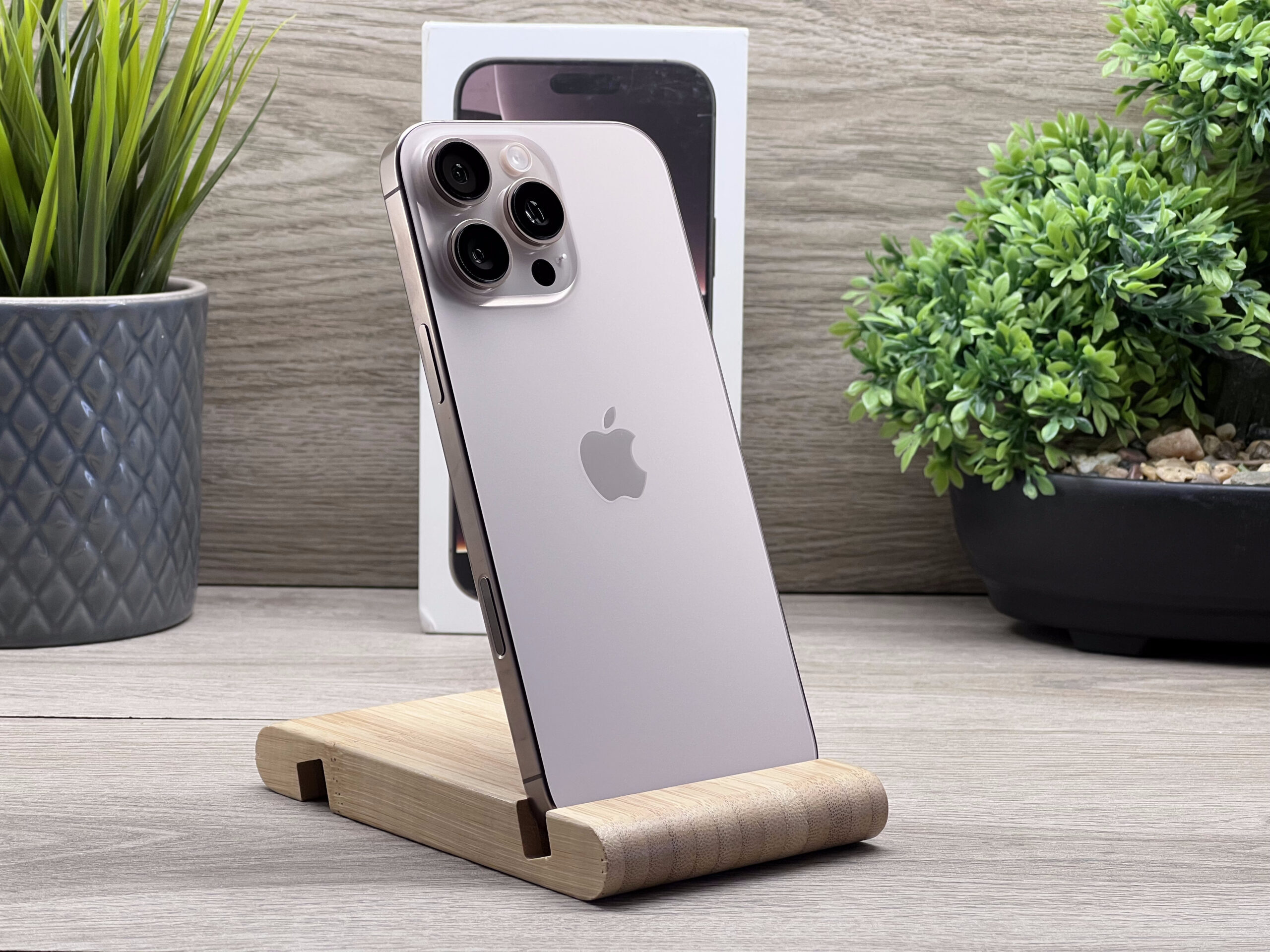 Hibátlan iPhone 16 Pro Max Desert Titanium 256GB 2 ÉV Garanciával Számlával
