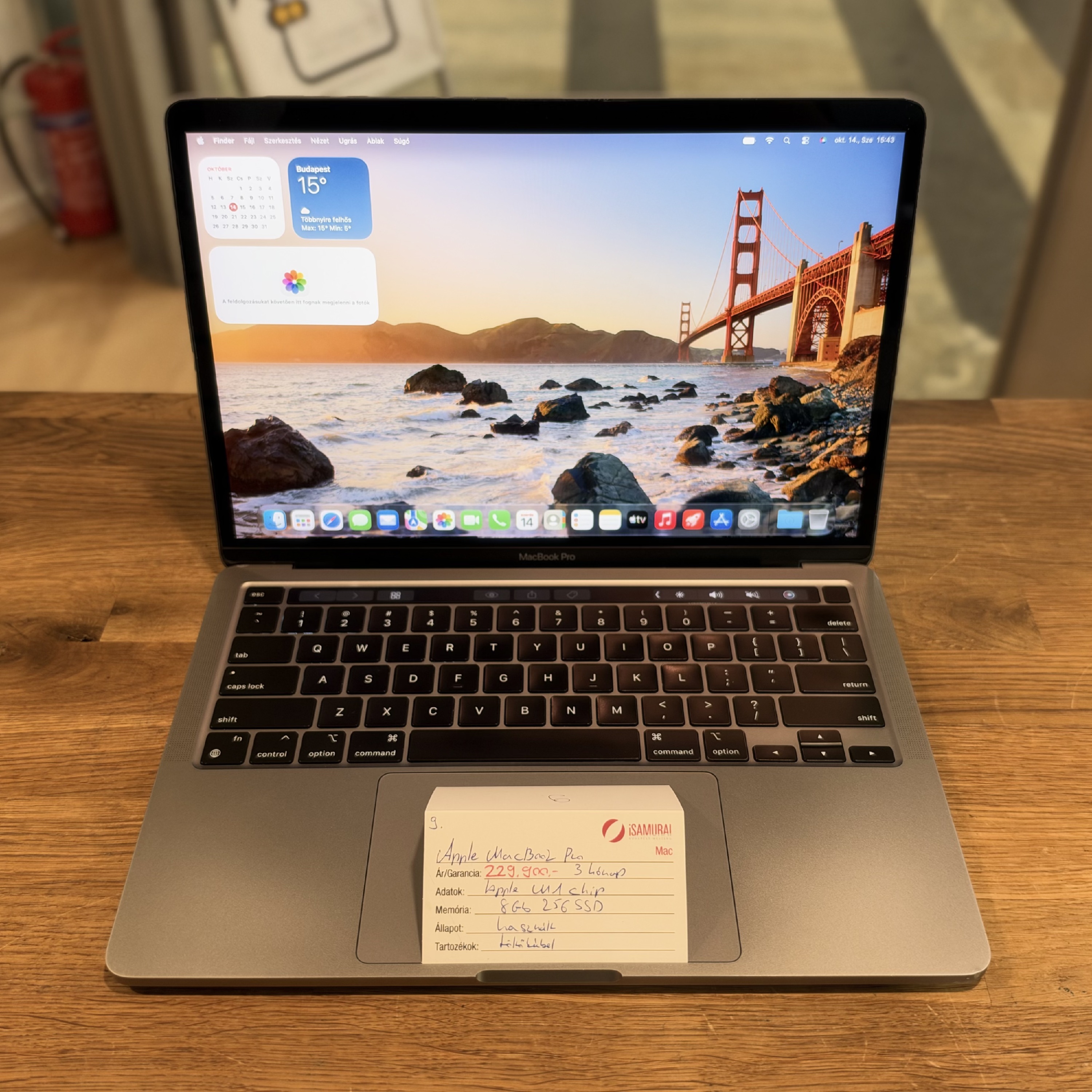 .Apple MacBook Pro 13