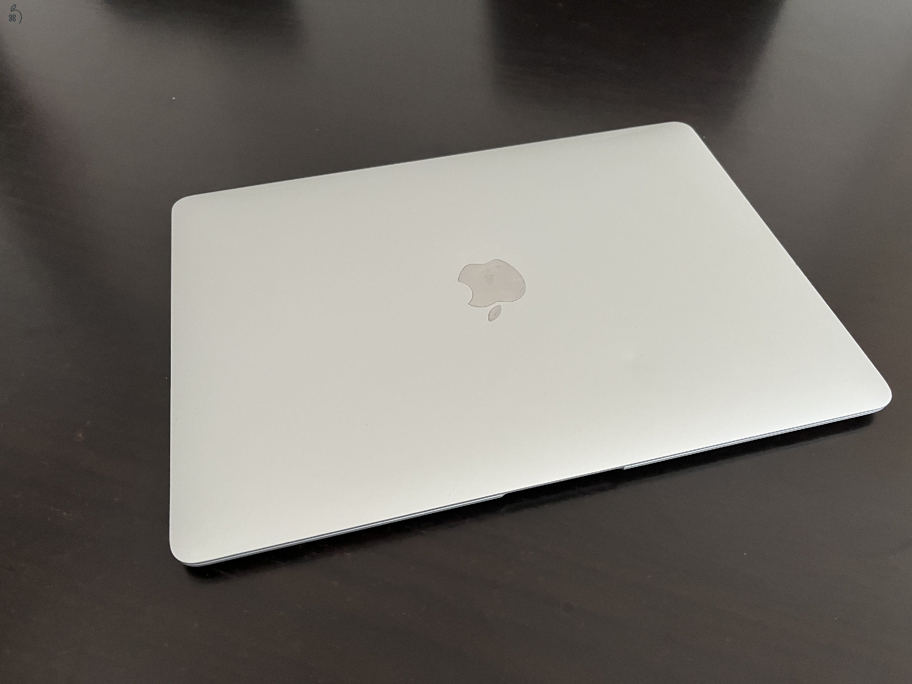 Használt Macbook Air kis esztétikai hibával