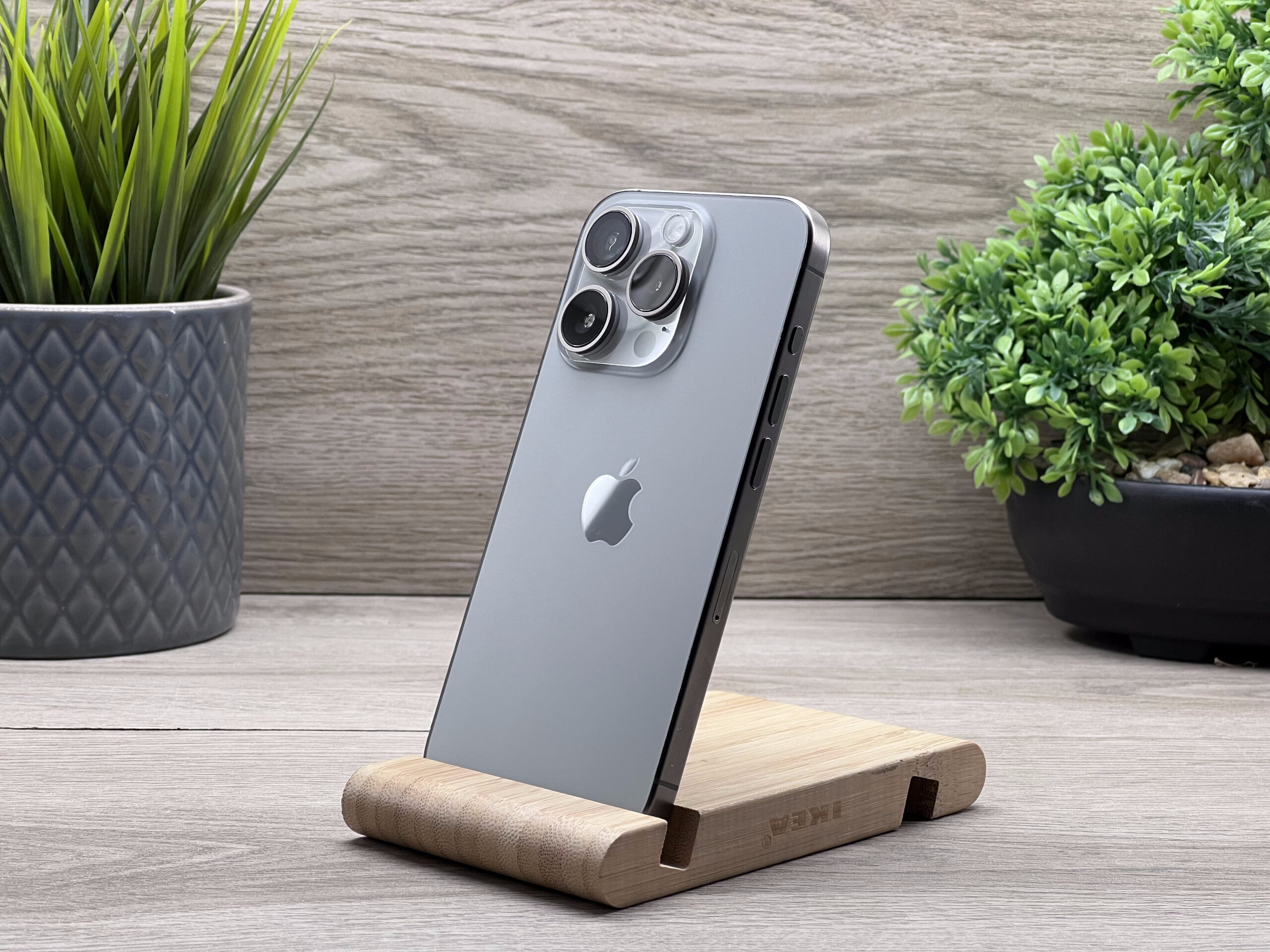 Hibátlan iPhone 15 Pro Natural Titanium 256GB 2 ÉV Garanciával Számlával