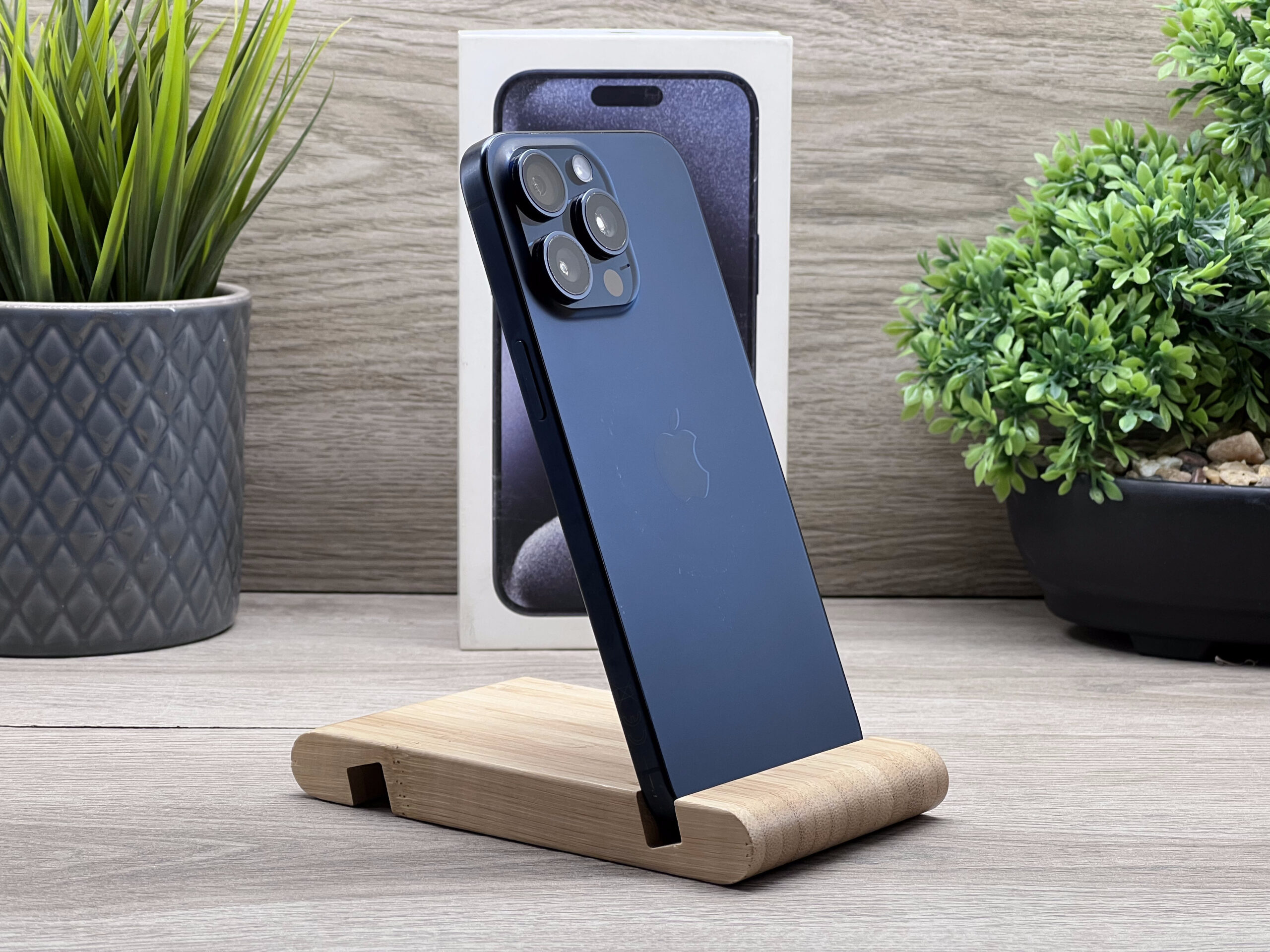 Hibátlan iPhone 15 Pro Max Blue Titanium 256GB 2 ÉV Garanciával Számlával