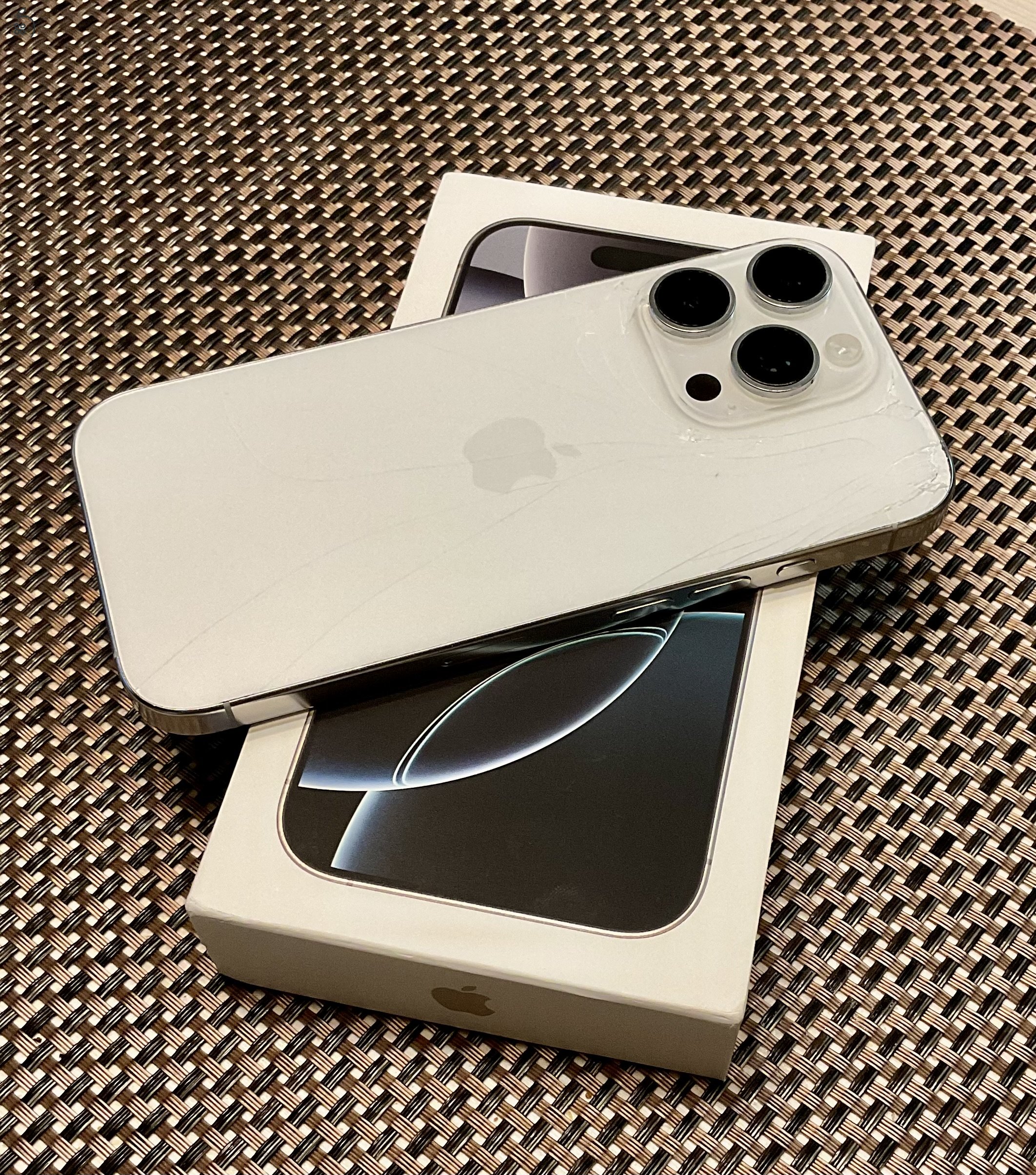 Eladó Apple Iphone 16 Pro 128gb