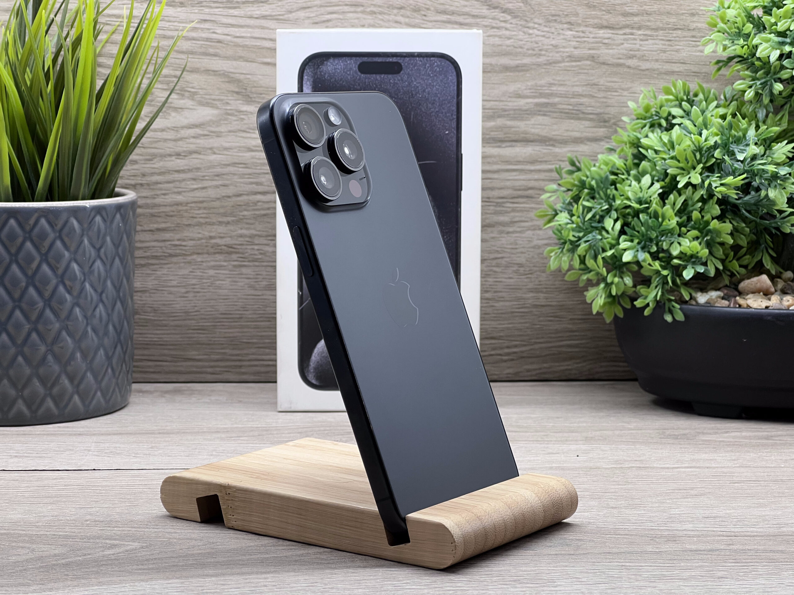 Hibátlan iPhone 15 Pro Max Black Titanium 256GB 2 ÉV Garanciával Számlával Aksi 100%