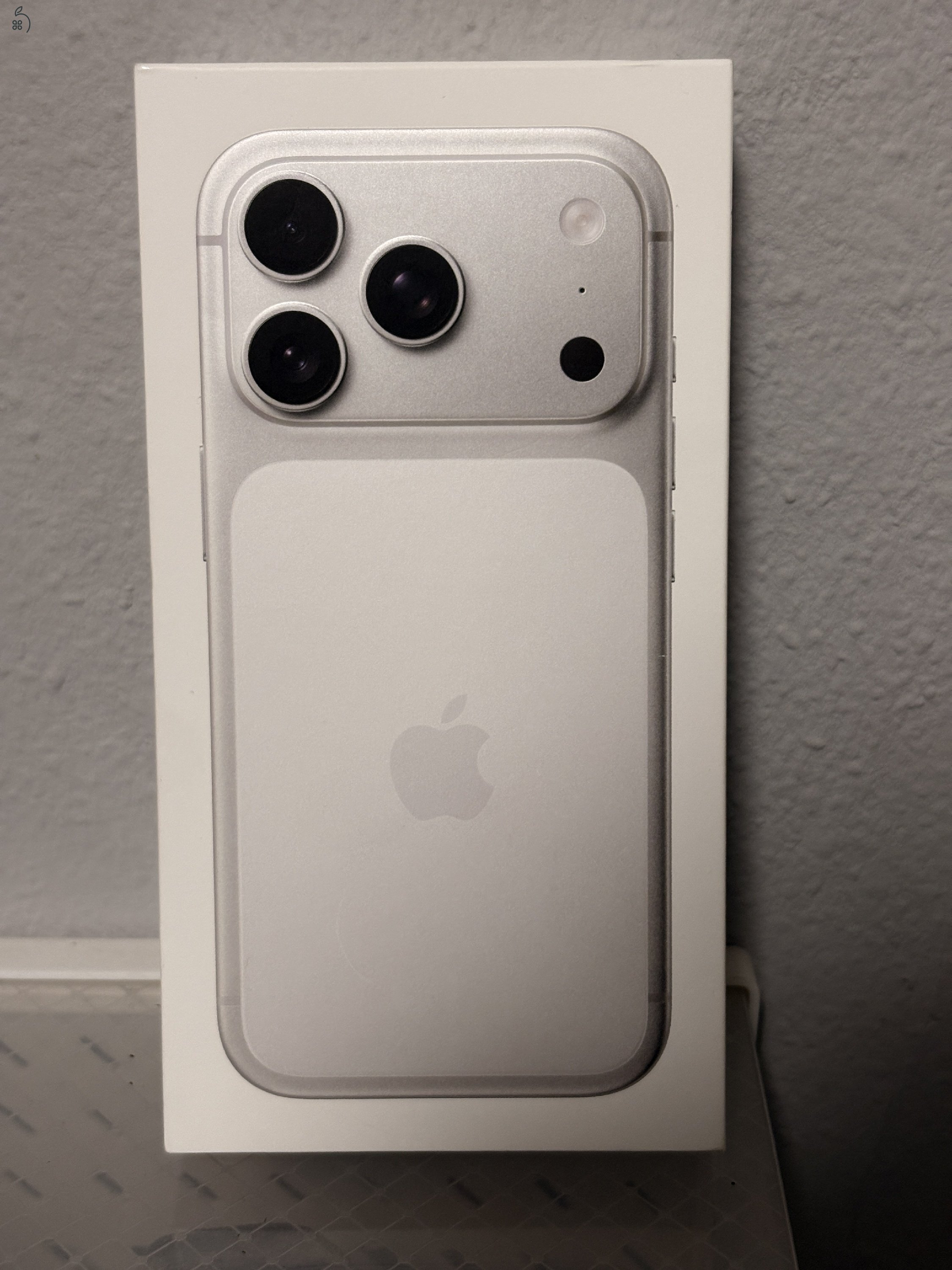 Kiváló állapotú iPhone 17 Pro 256GB (Ezüst) – 96% Akku + Gyári Apple tok!