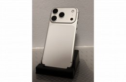 Kiváló állapotú iPhone 17 Pro 256GB (Ezüst) – 96% Akku + Gyári Apple tok!